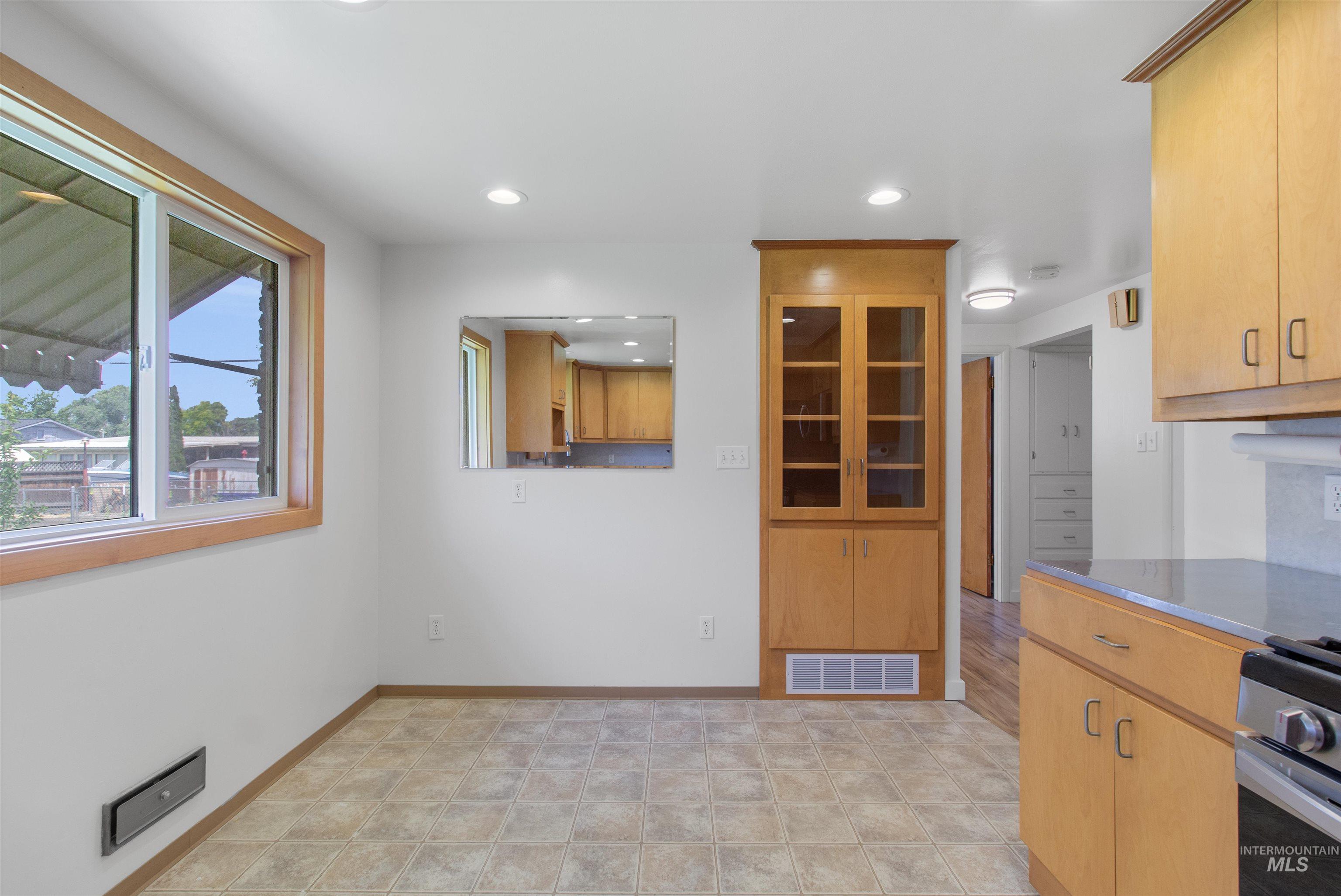 367 Ostrander St N Property Photo 12