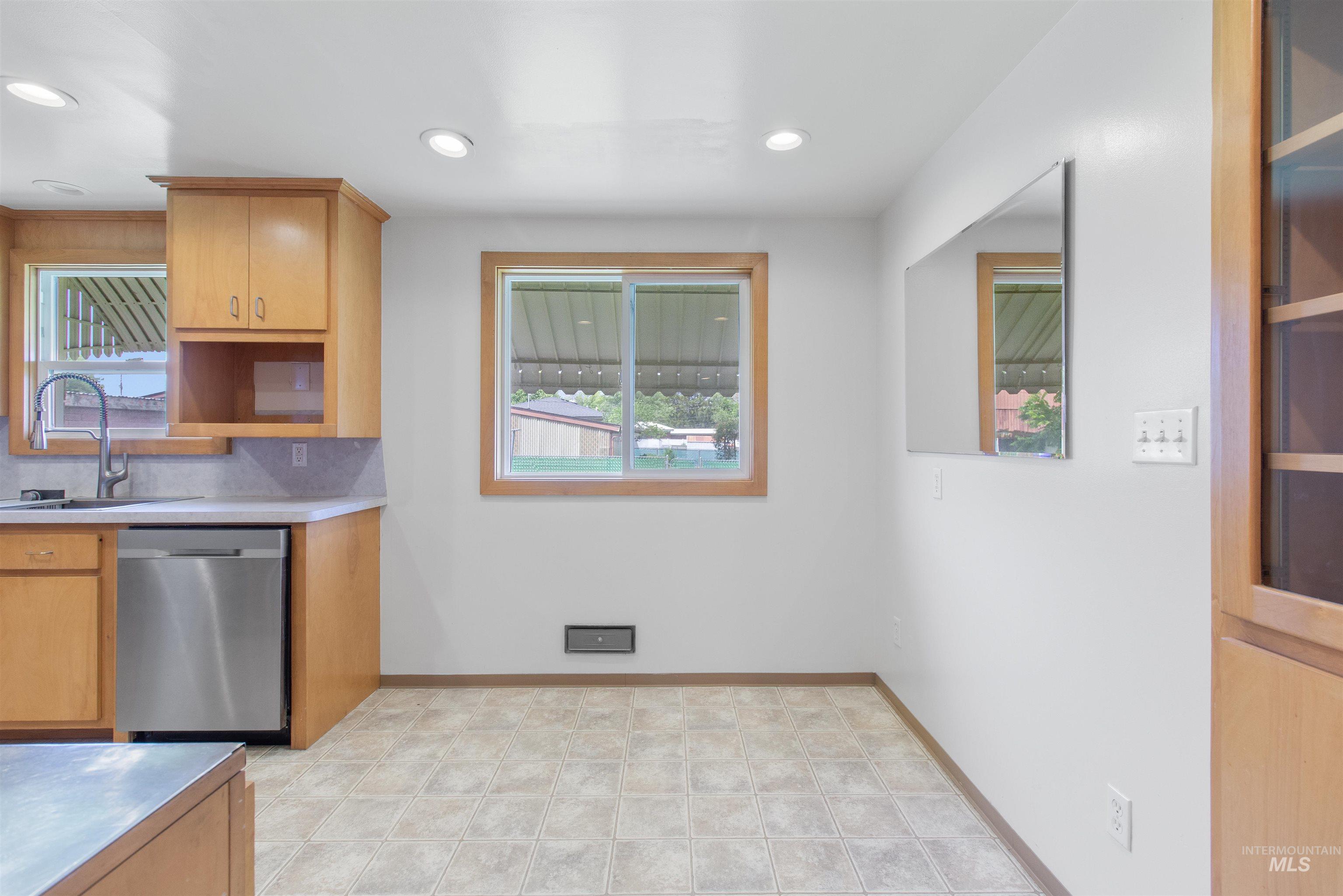 367 Ostrander St N Property Photo 17