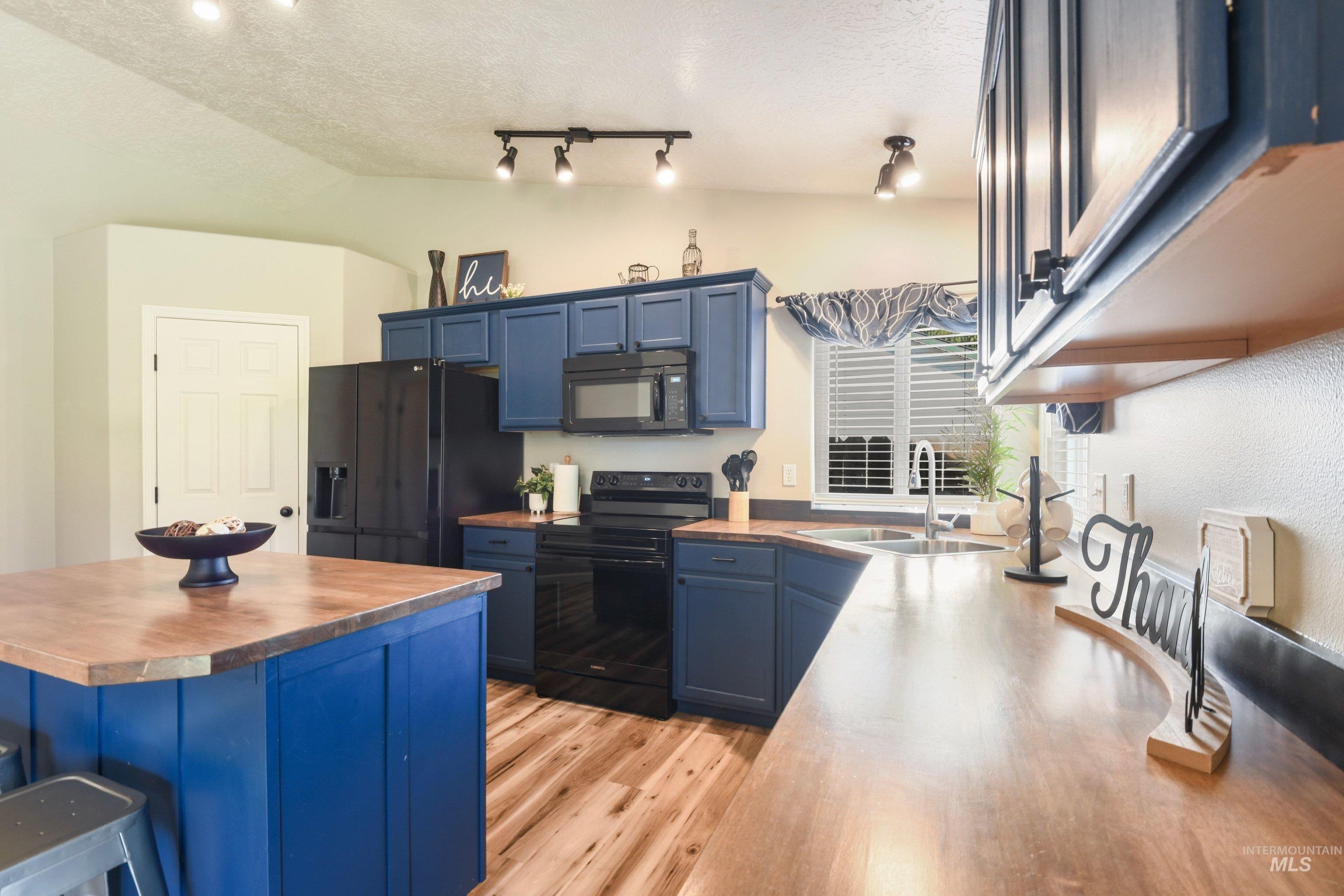 372 W Trophy St Property Photo 15