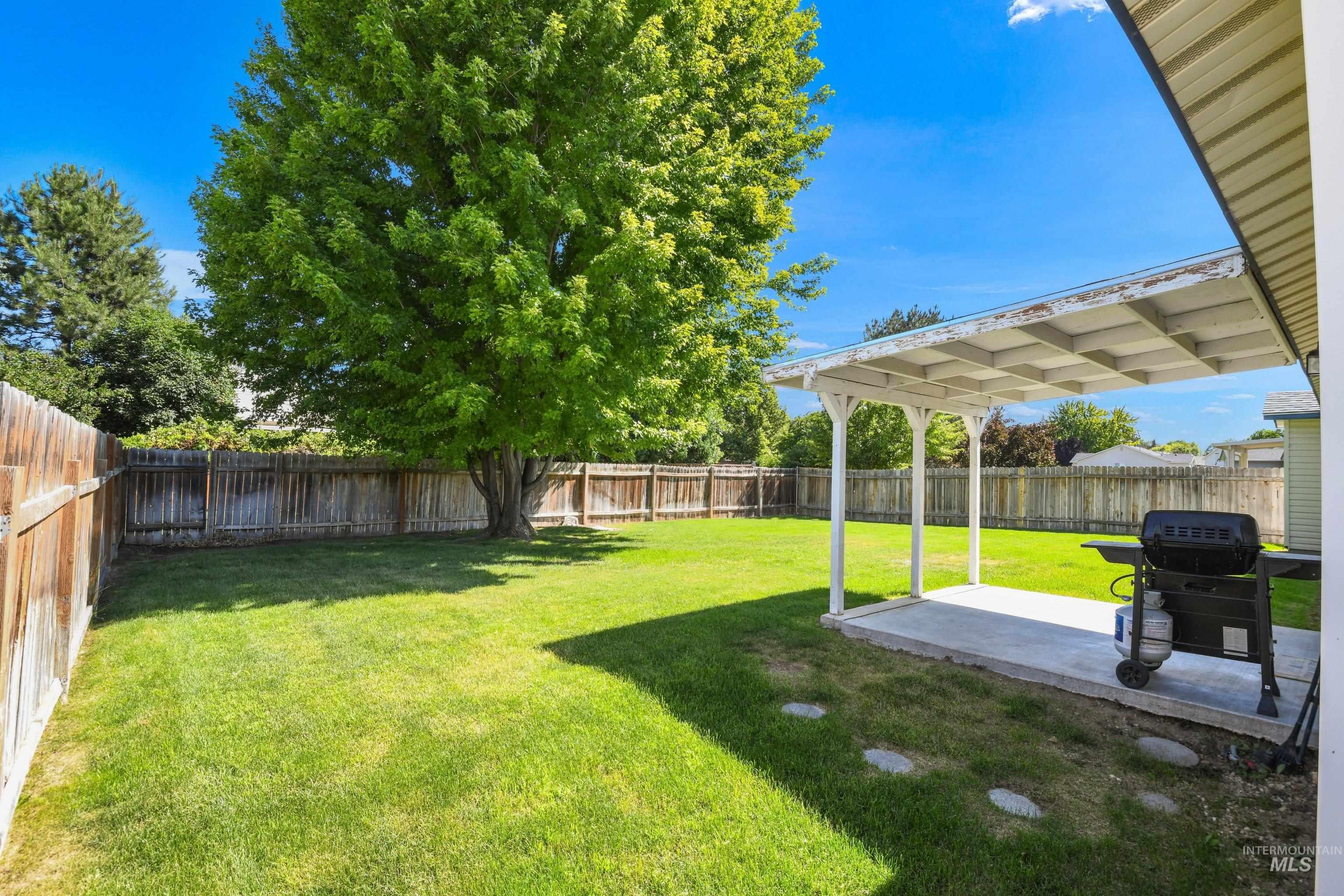372 W Trophy St Property Photo 23