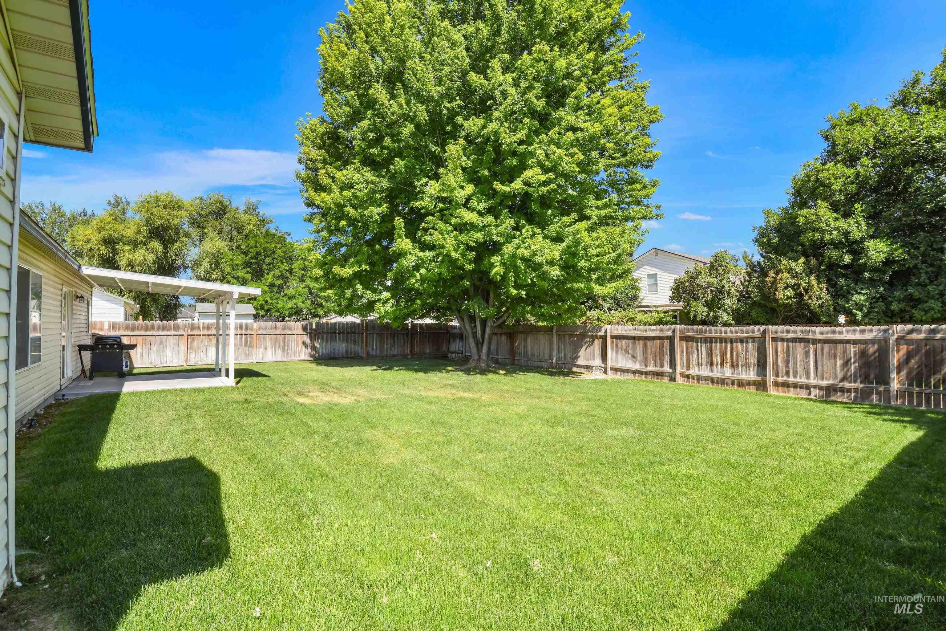 372 W Trophy St Property Photo 26
