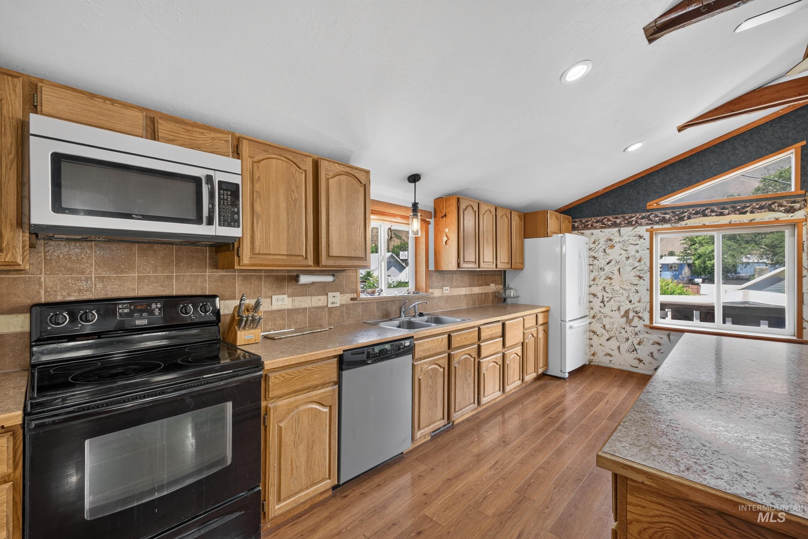 302 Berger Street Property Photo 4