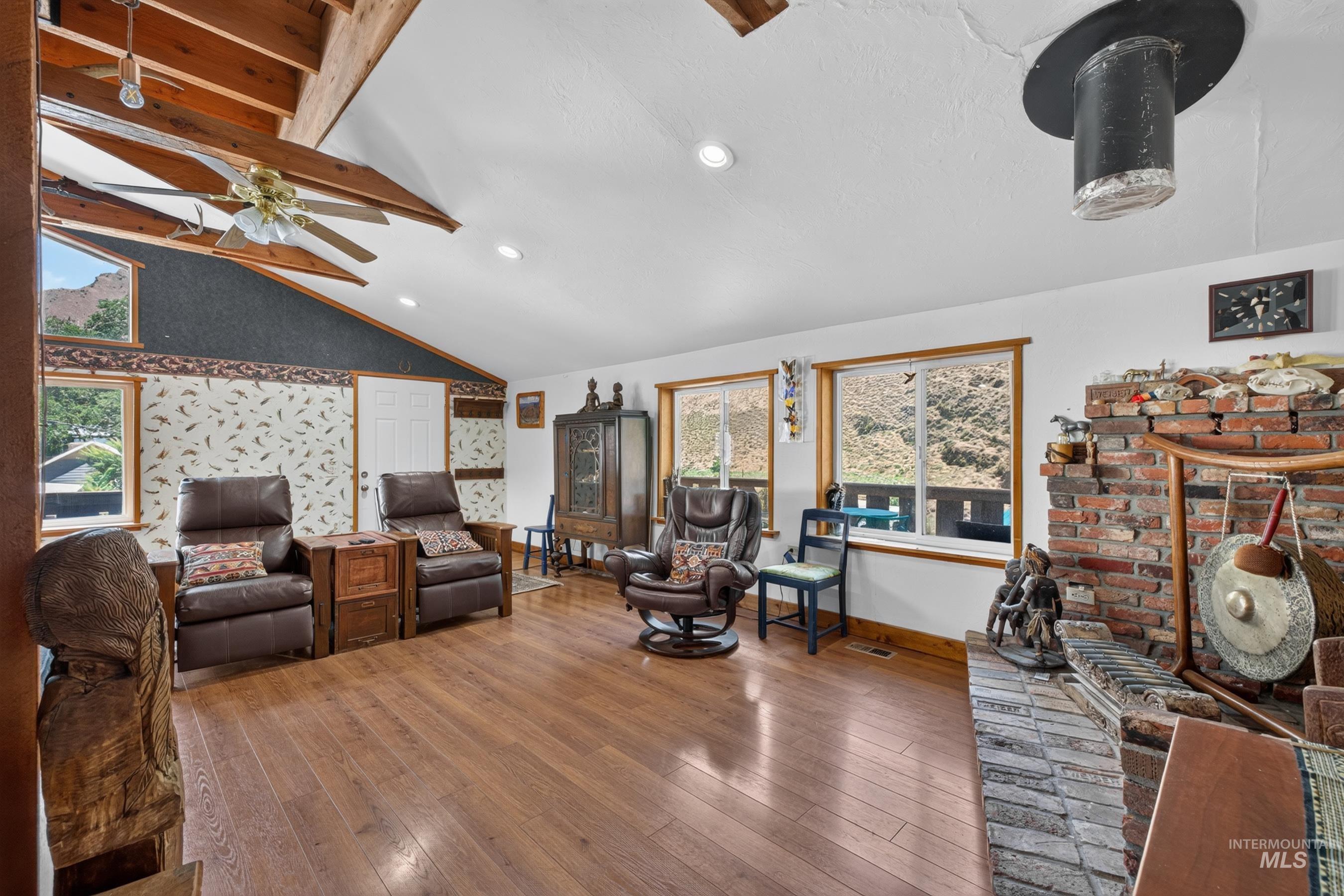302 Berger Street Property Photo 8