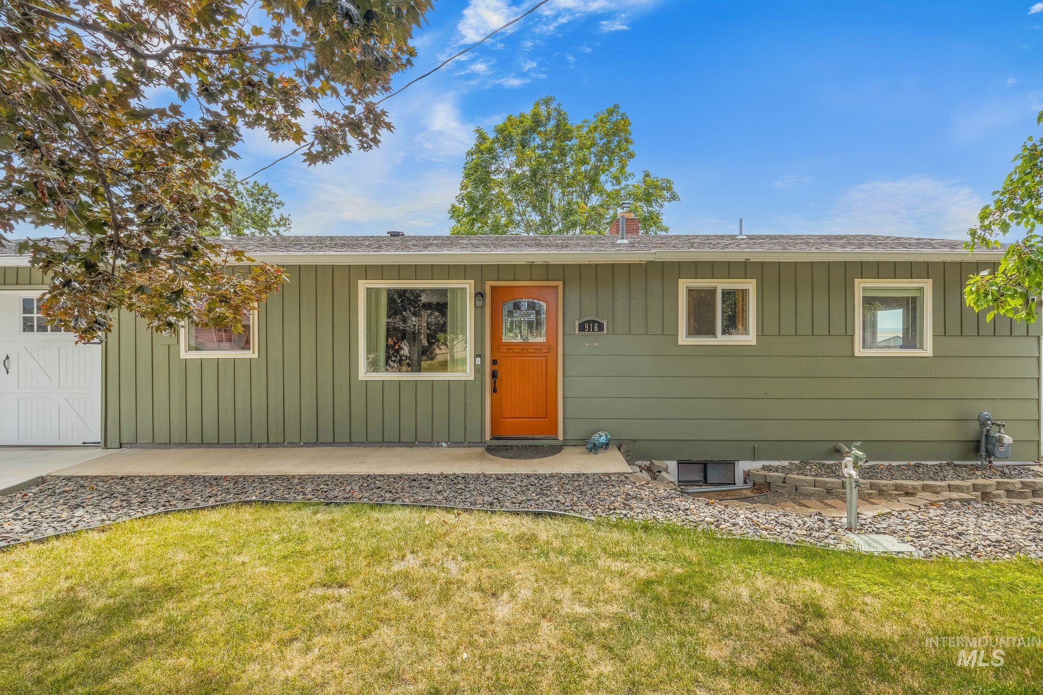916 Cedar Dr Property Photo 5