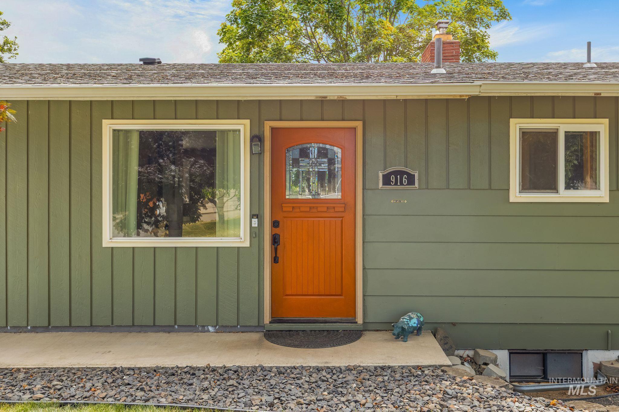 916 Cedar Dr Property Photo 6