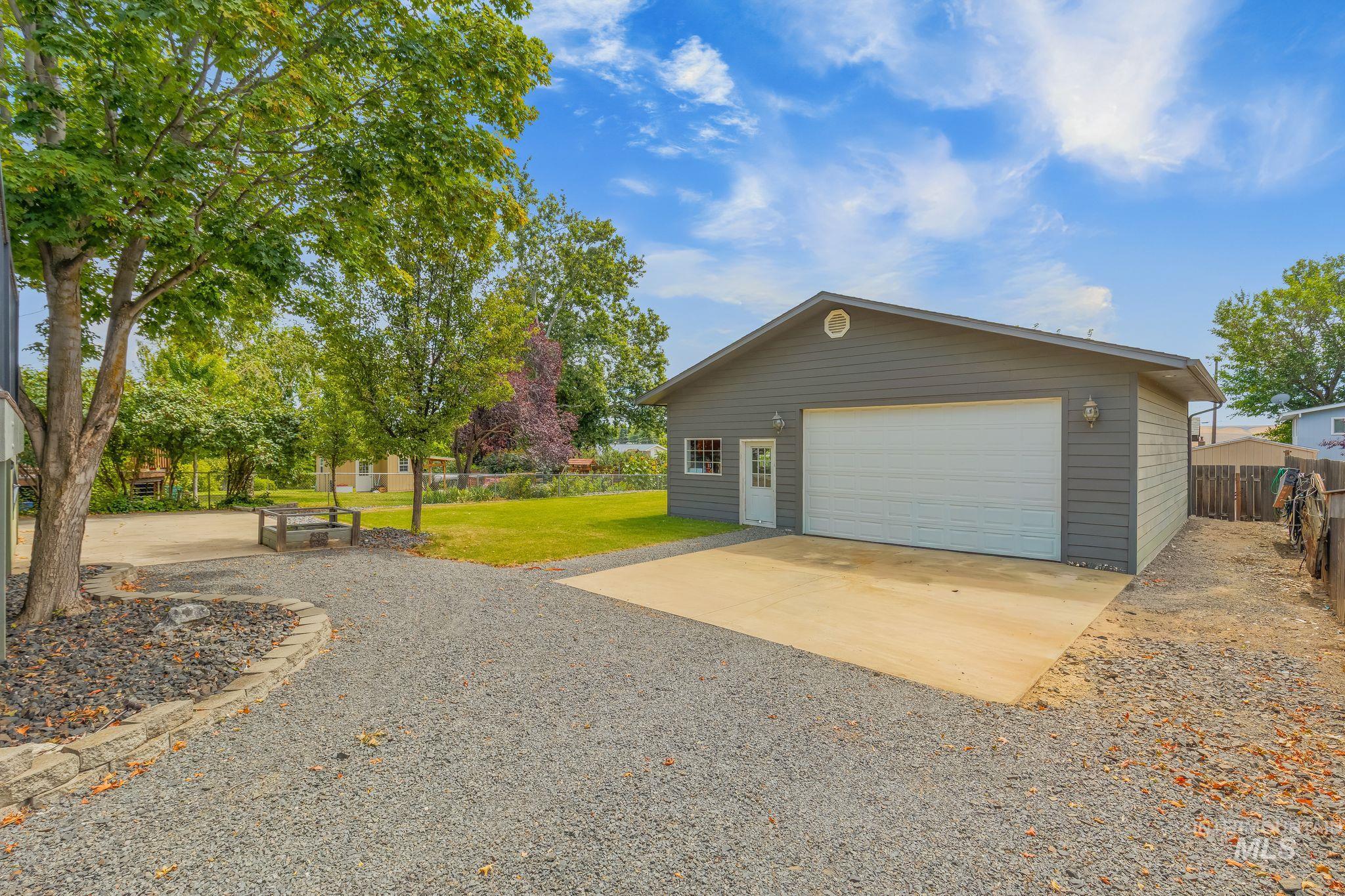 916 Cedar Dr Property Photo 37