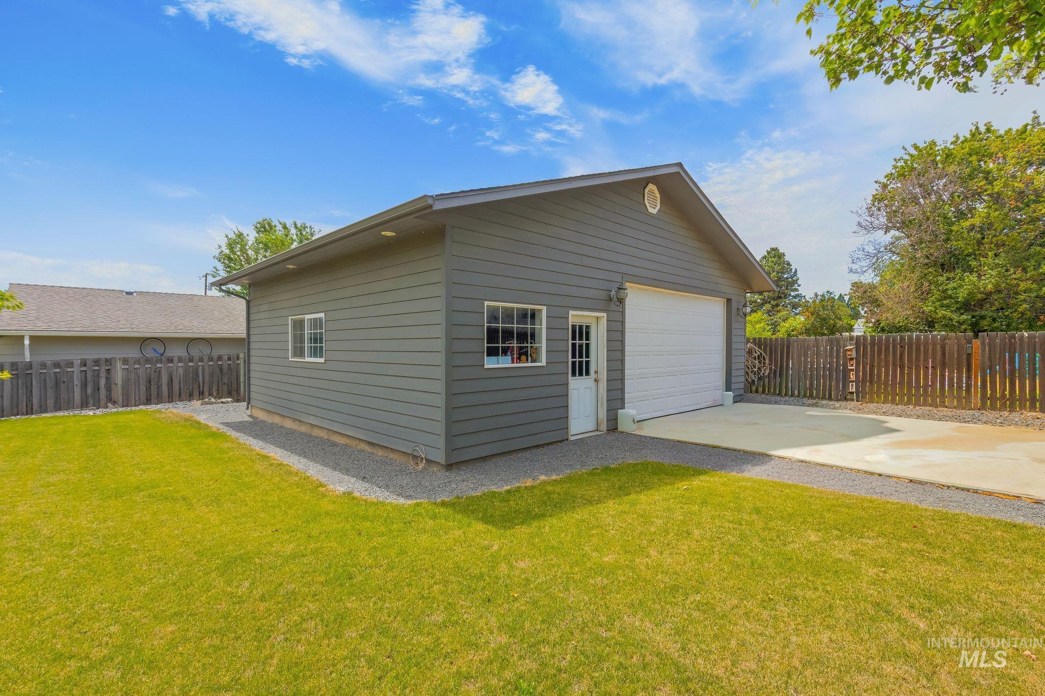 916 Cedar Dr Property Photo 38