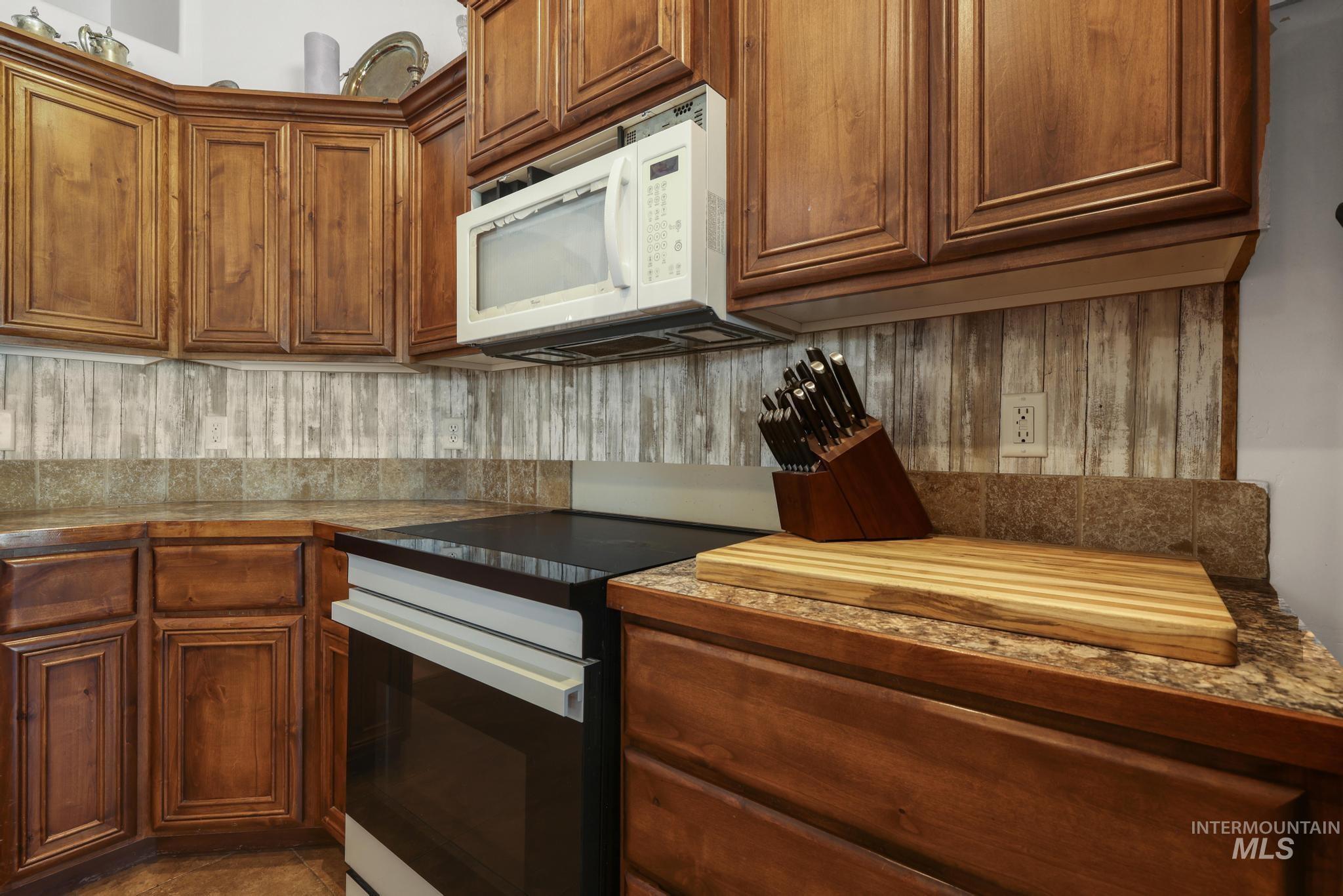 1002 Terra Ave Property Photo 2