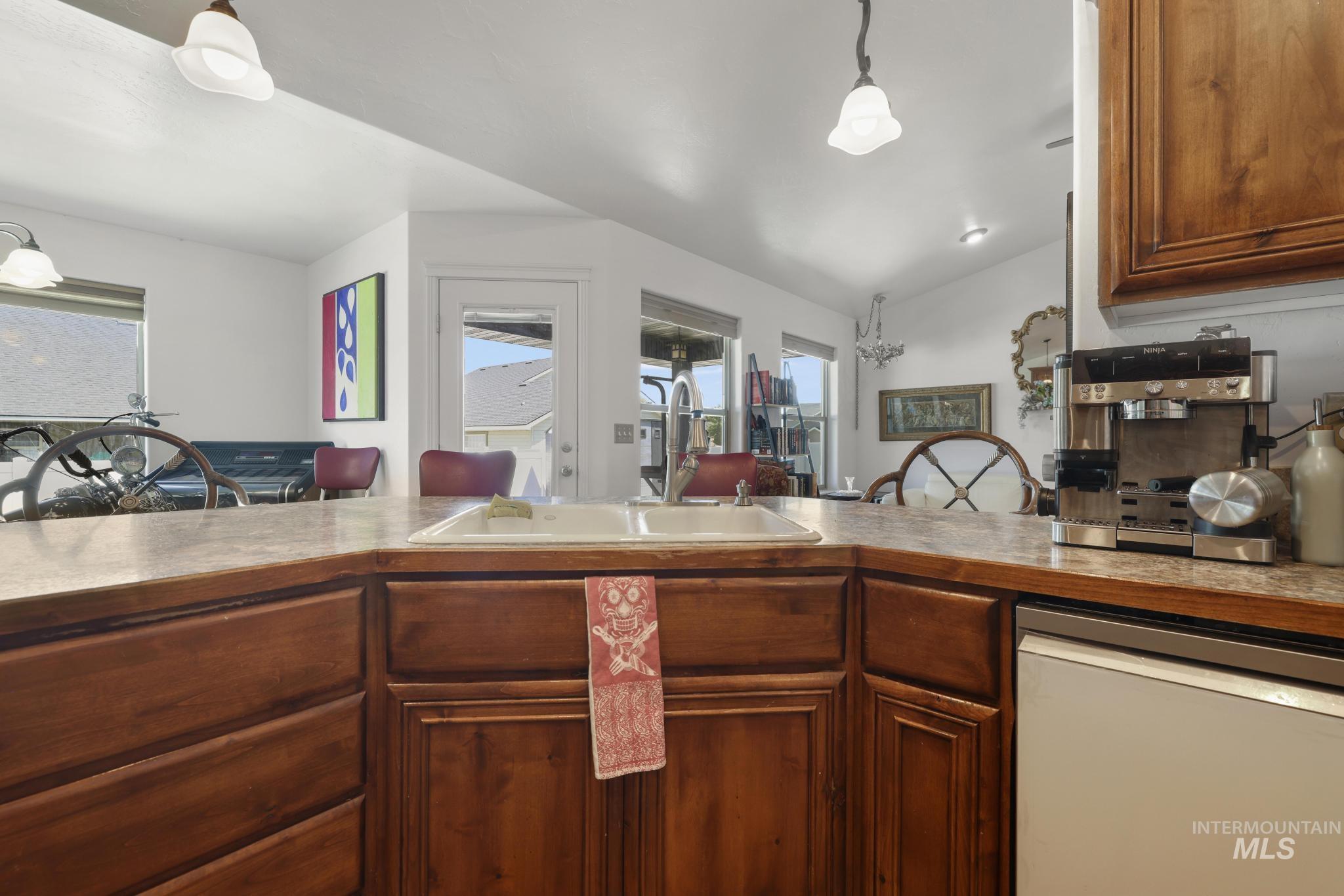 1002 Terra Ave Property Photo 4