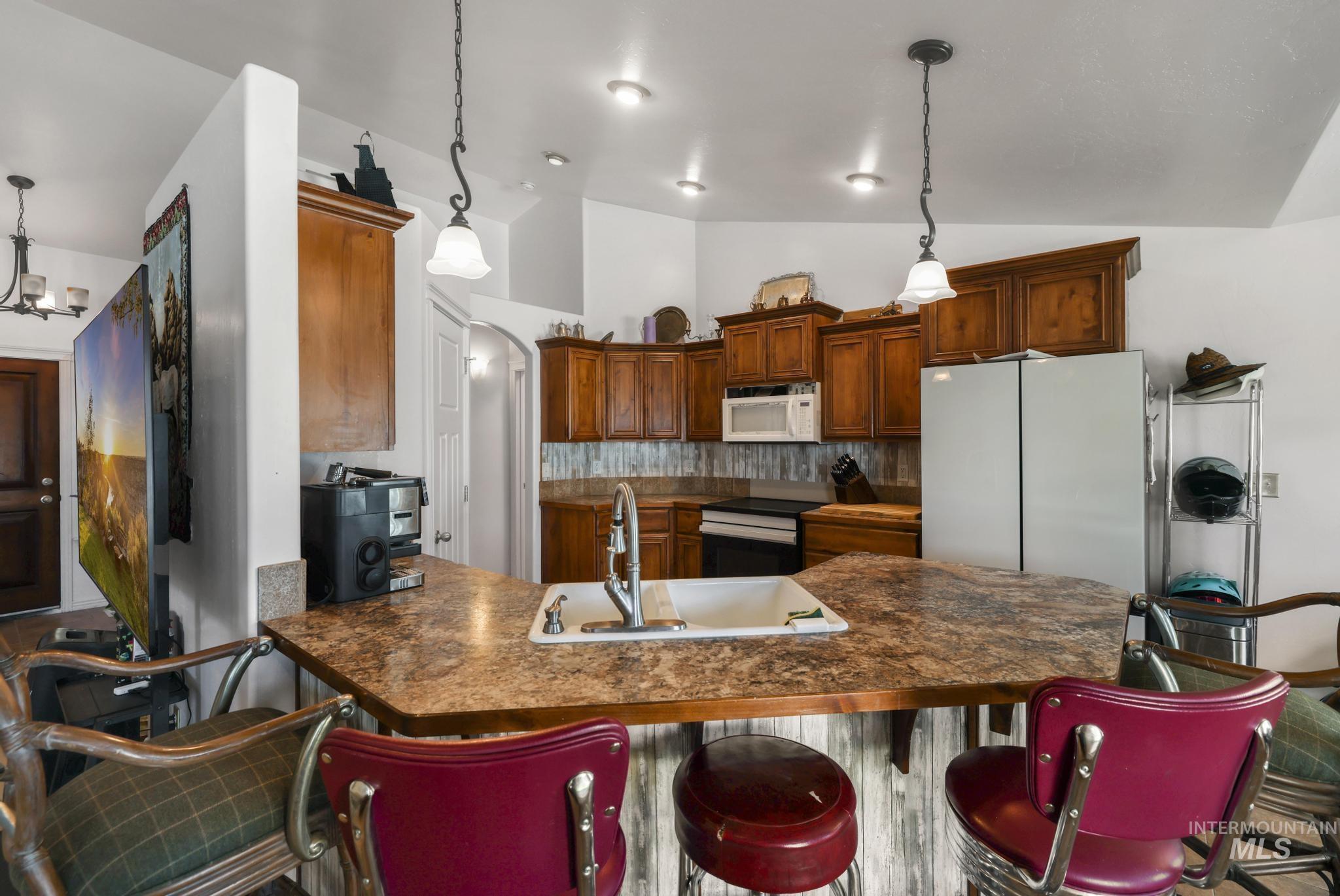 1002 Terra Ave Property Photo 5