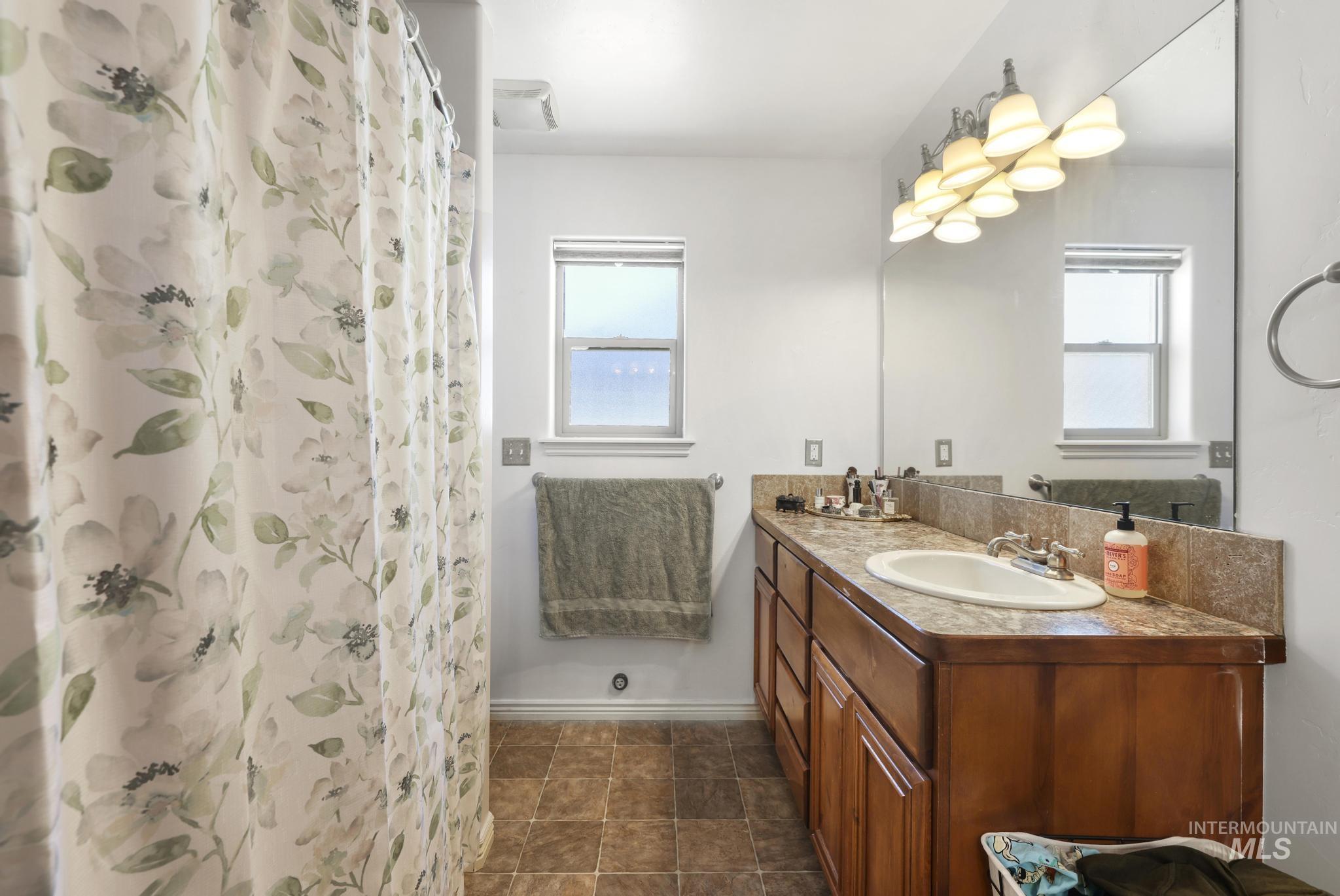 1002 Terra Ave Property Photo 17
