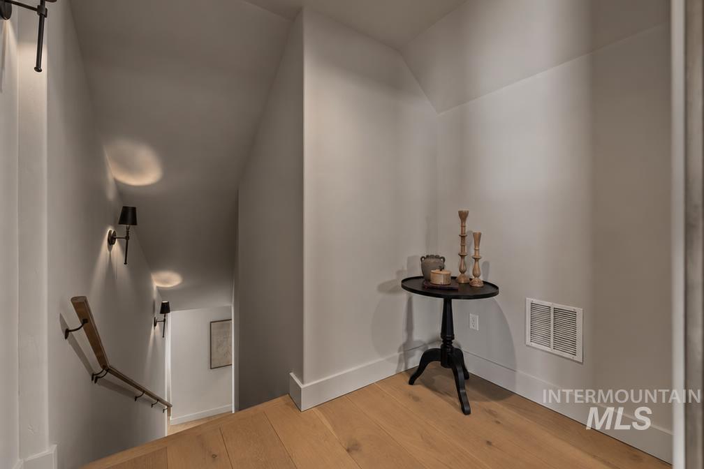 11 Larkspur Property Photo 15