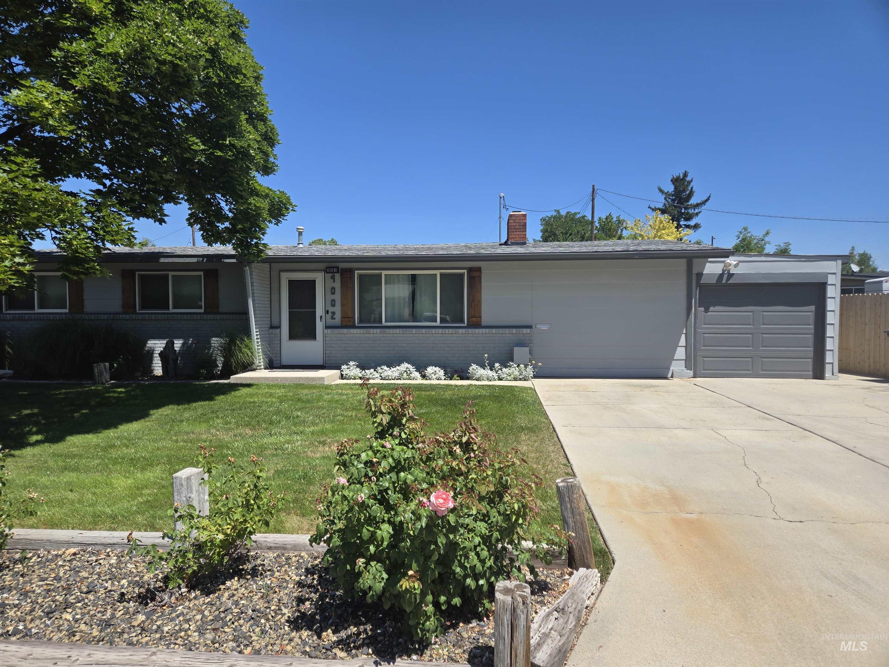 4002 W Normandie Dr. Property Photo 2