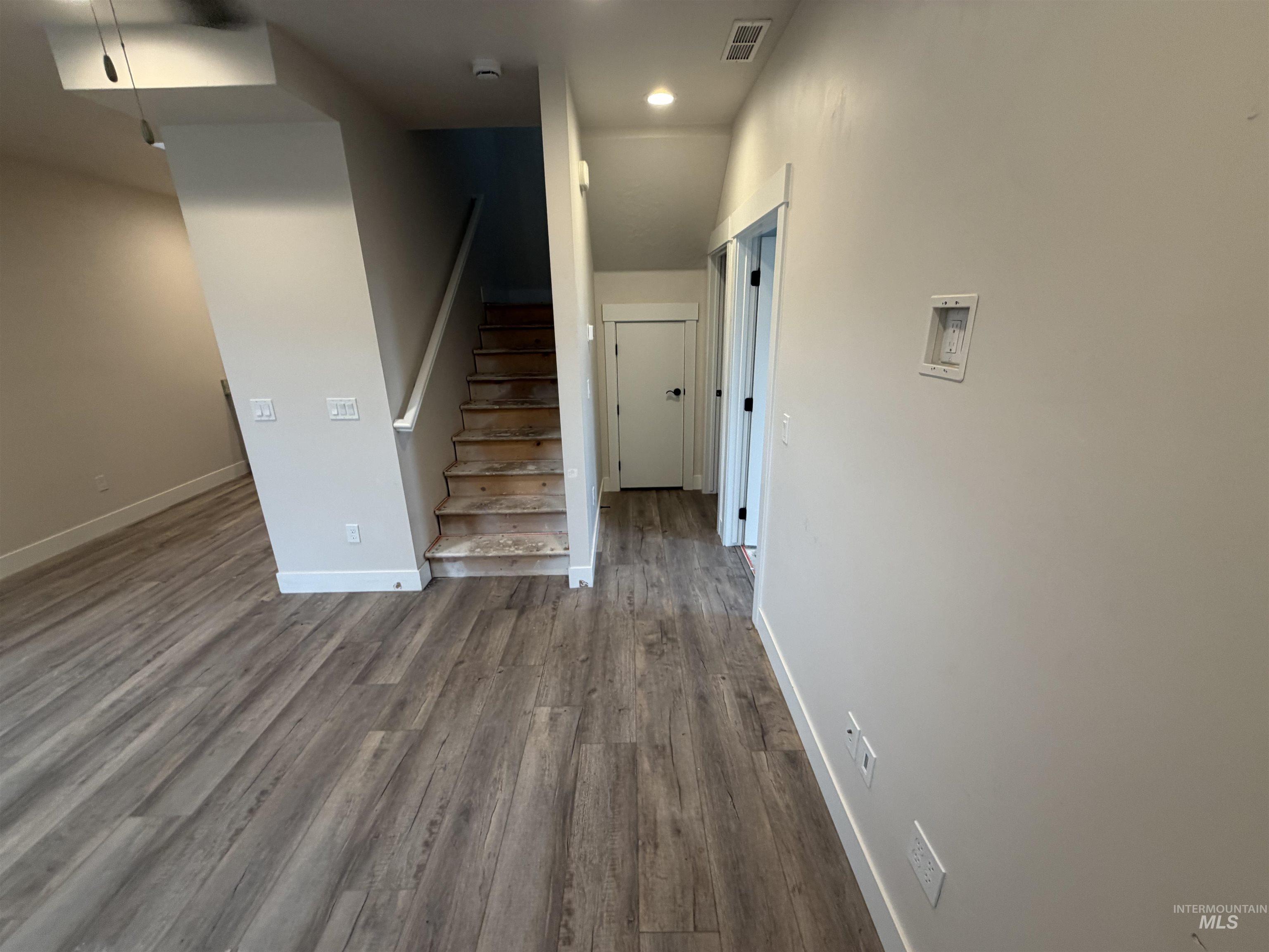 1475 N Bluffs Ridge Lane Property Photo 3