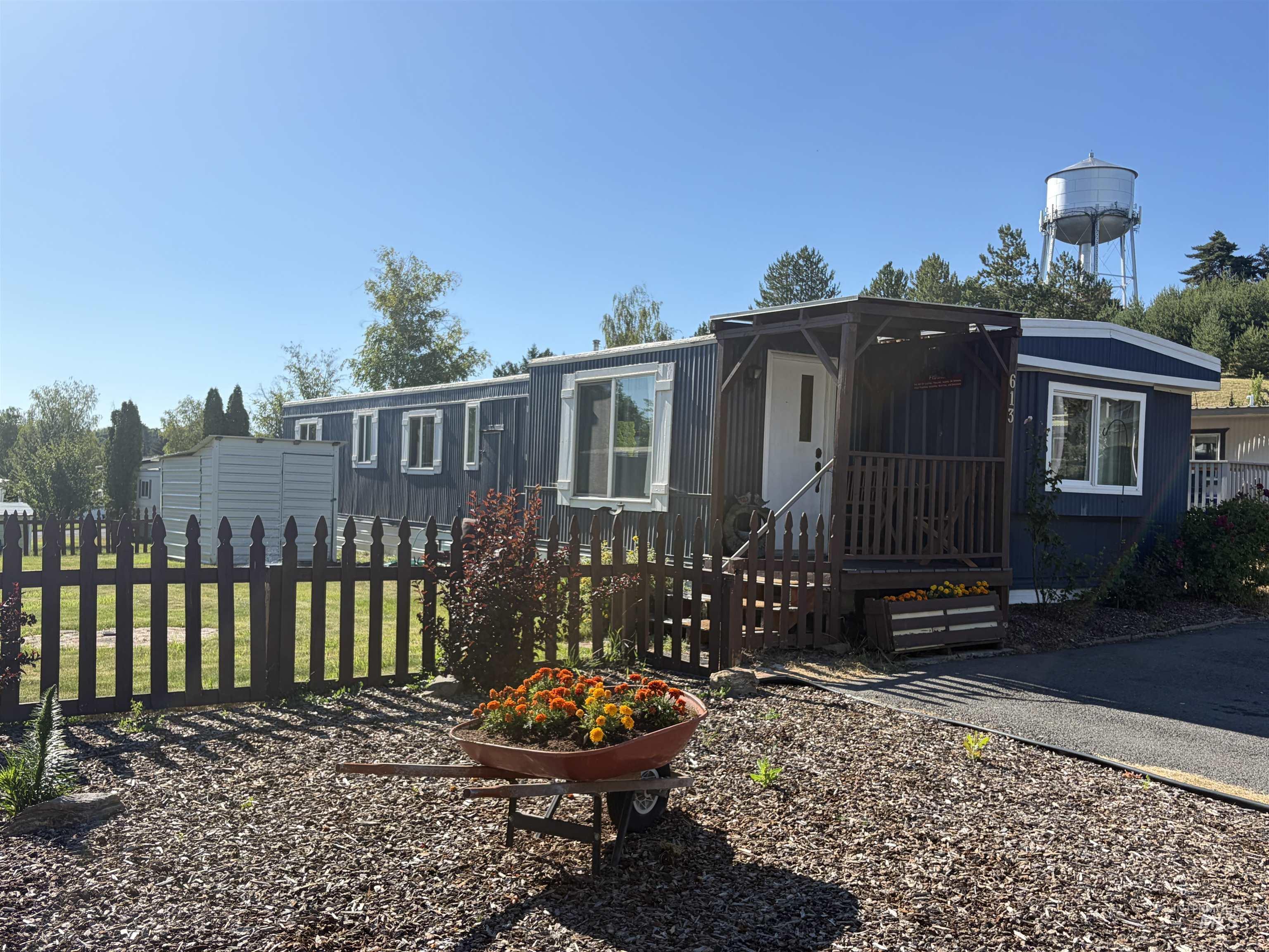 411 N Almon Property Photo 1