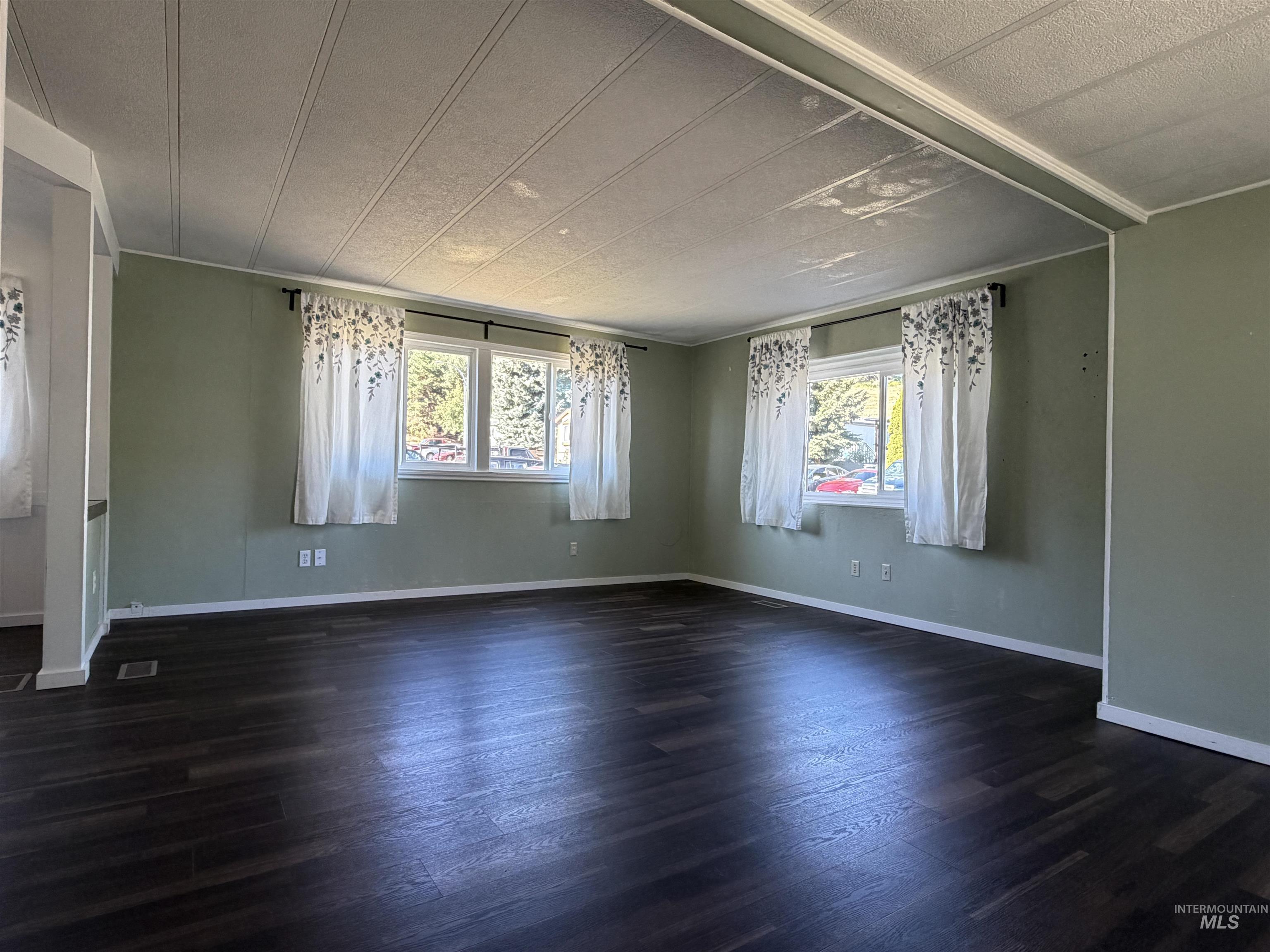 411 N Almon Property Photo 4