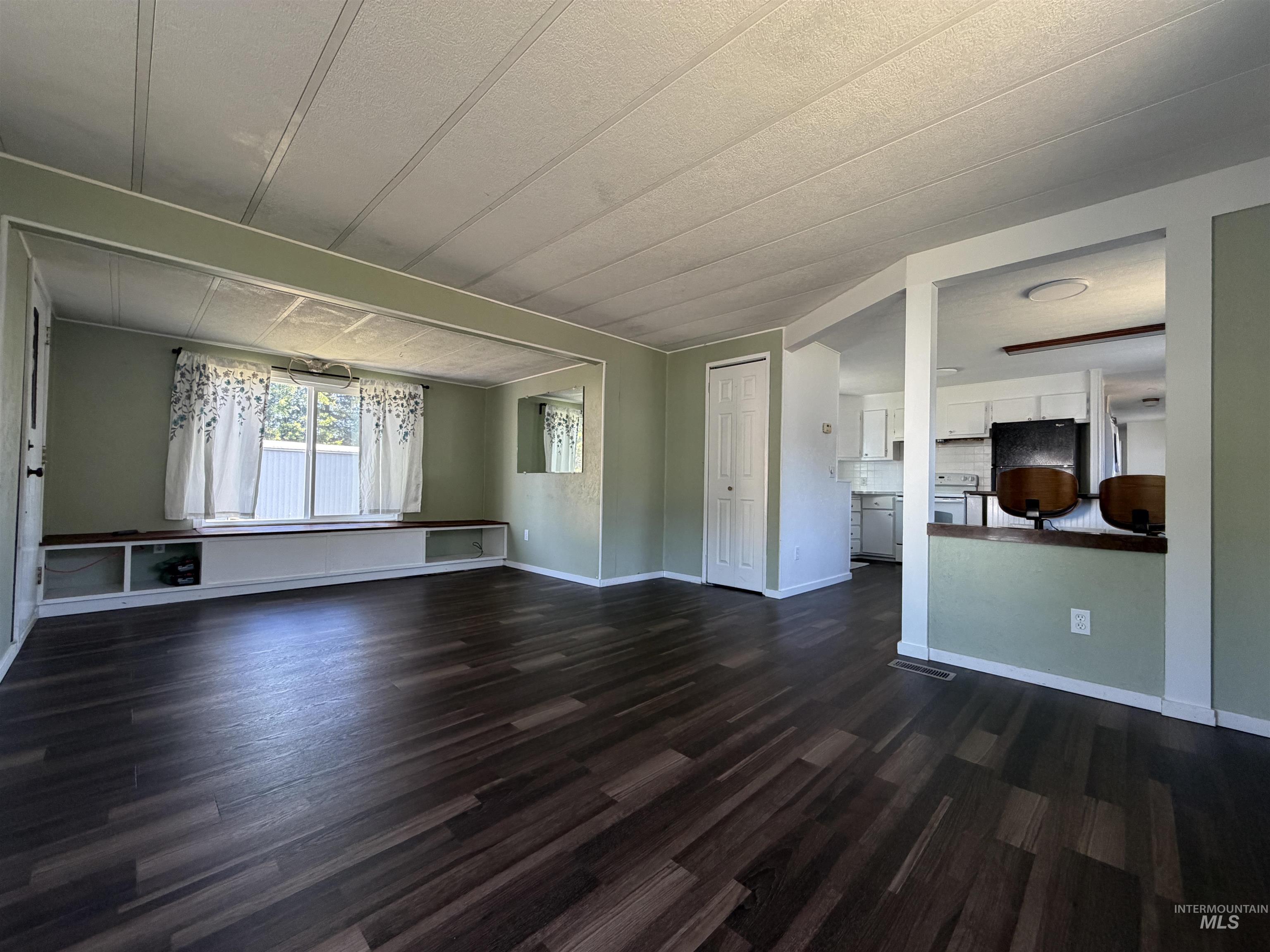 411 N Almon Property Photo 8