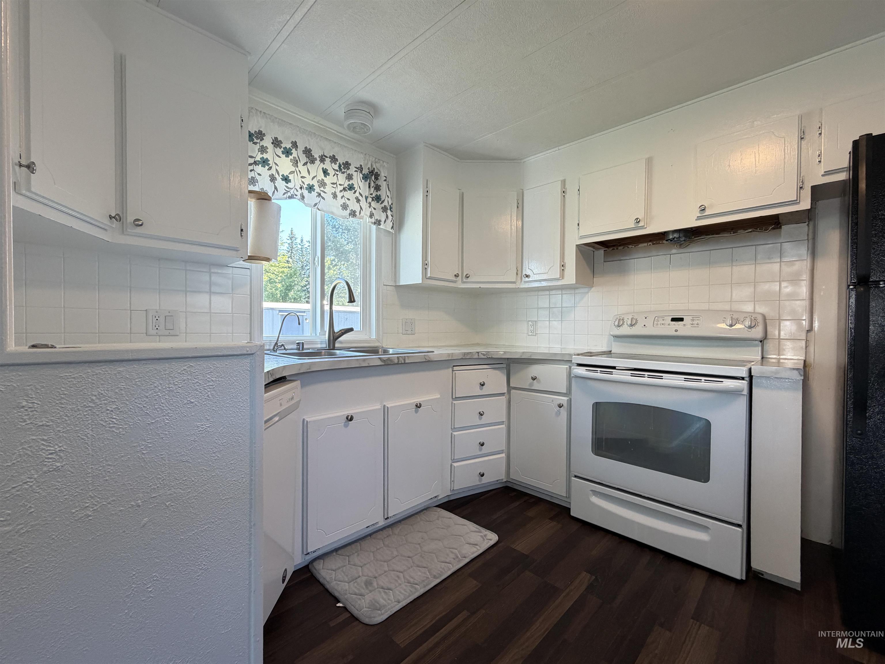 411 N Almon Property Photo 10
