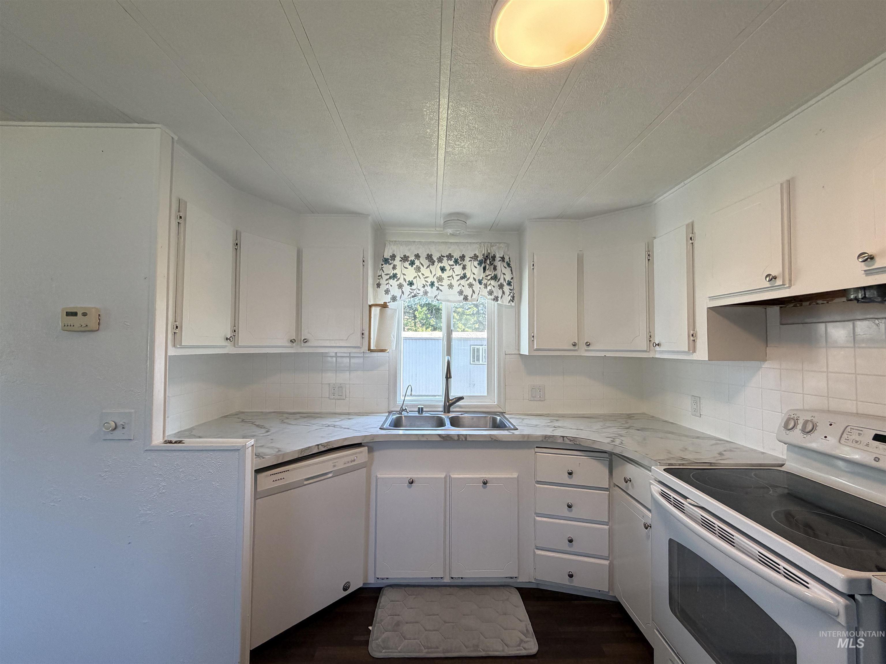 411 N Almon Property Photo 11