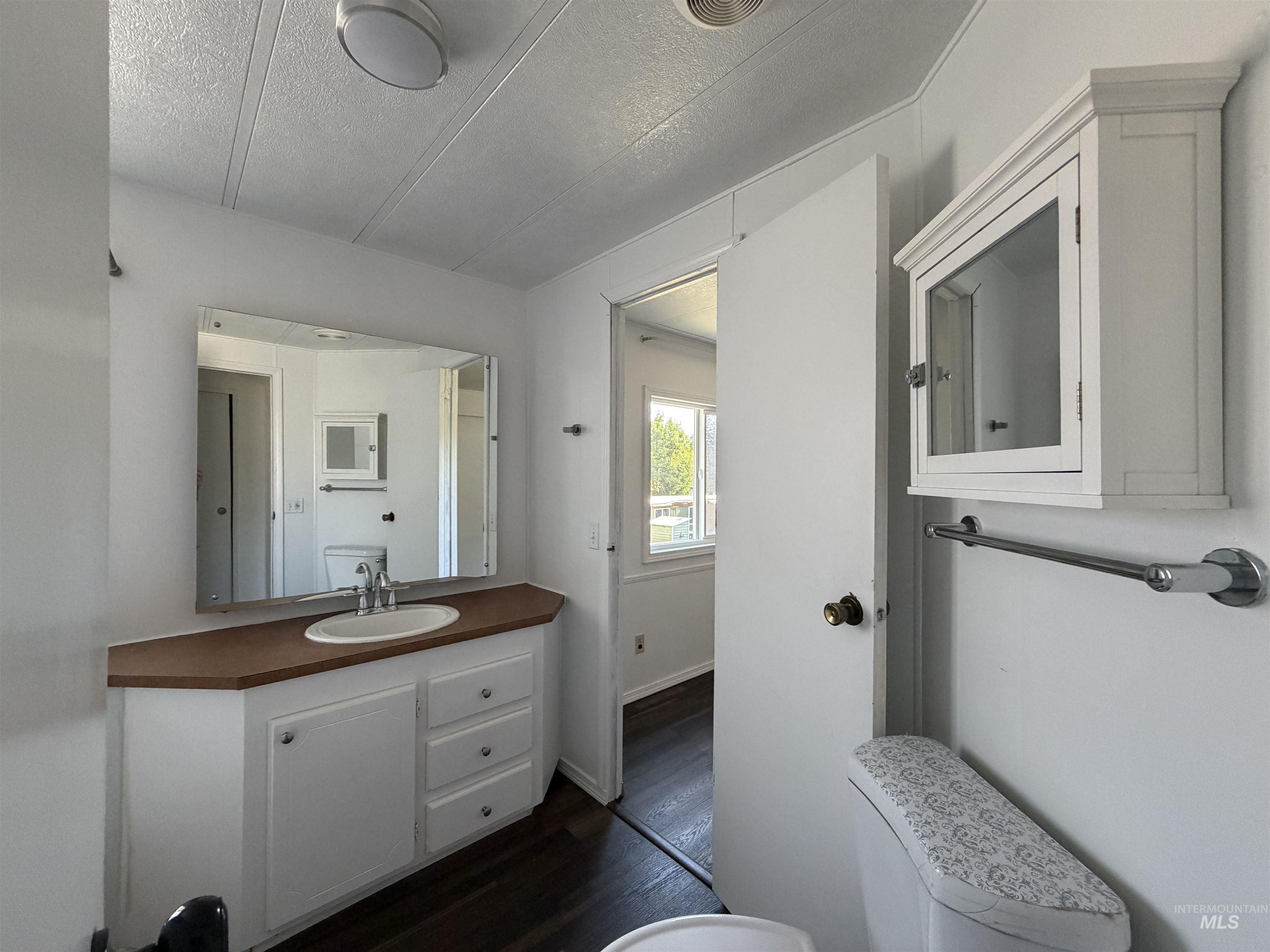 411 N Almon Property Photo 17