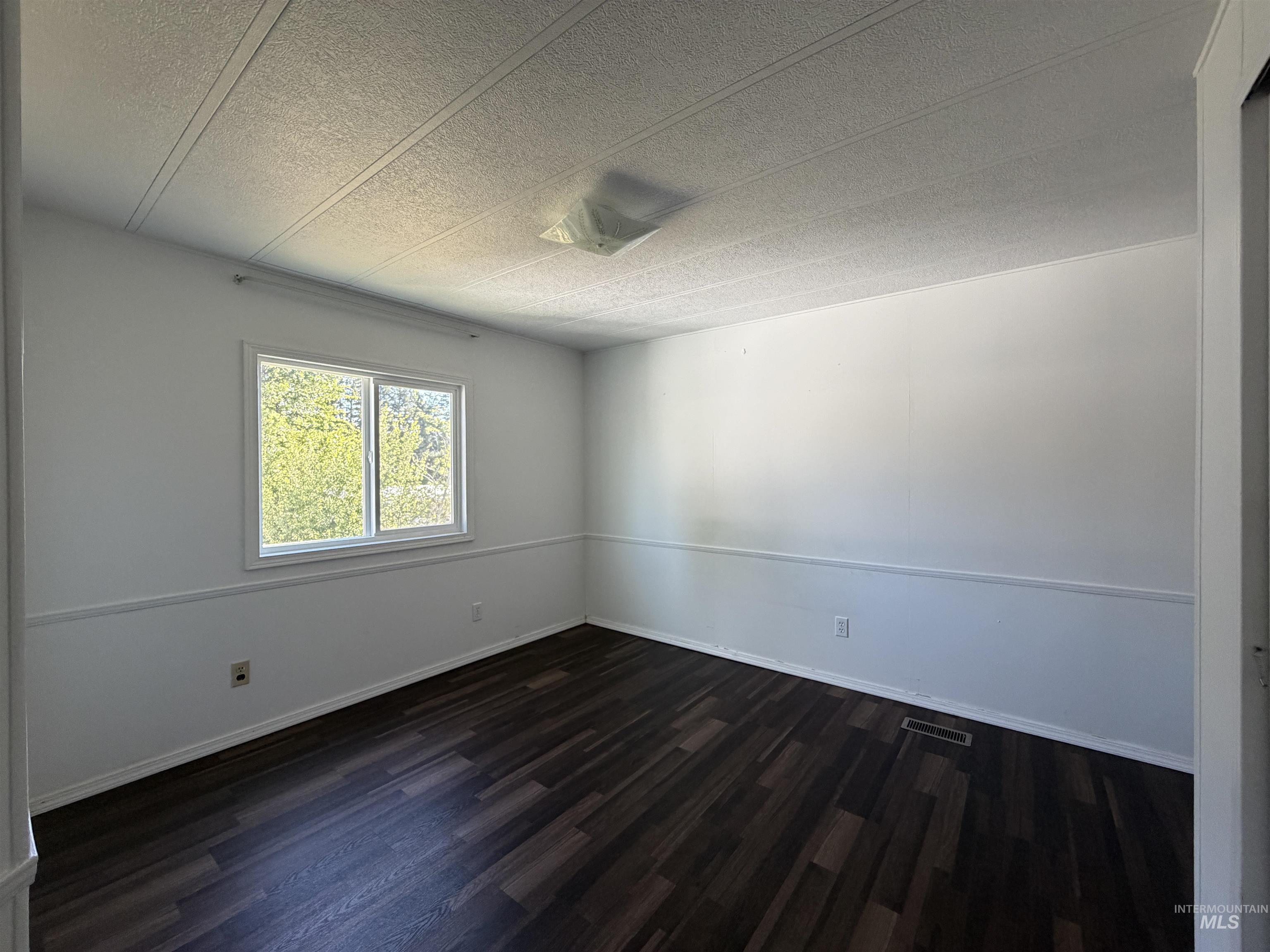 411 N Almon Property Photo 18