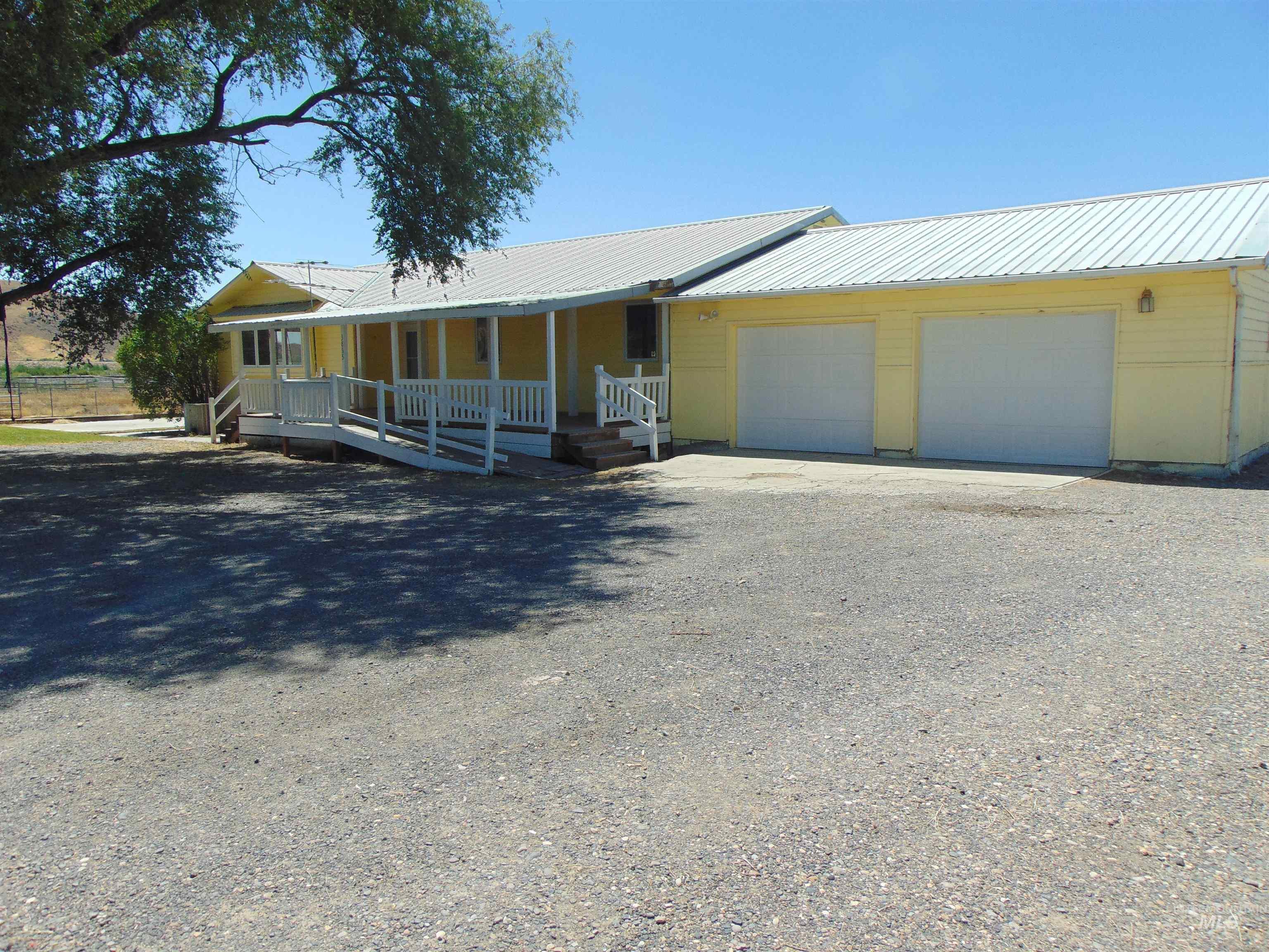 3855 Saddlehorn Lane Property Photo 2