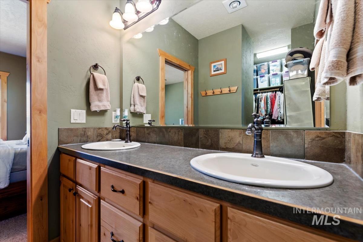 20 Shadow Rd Property Photo 23