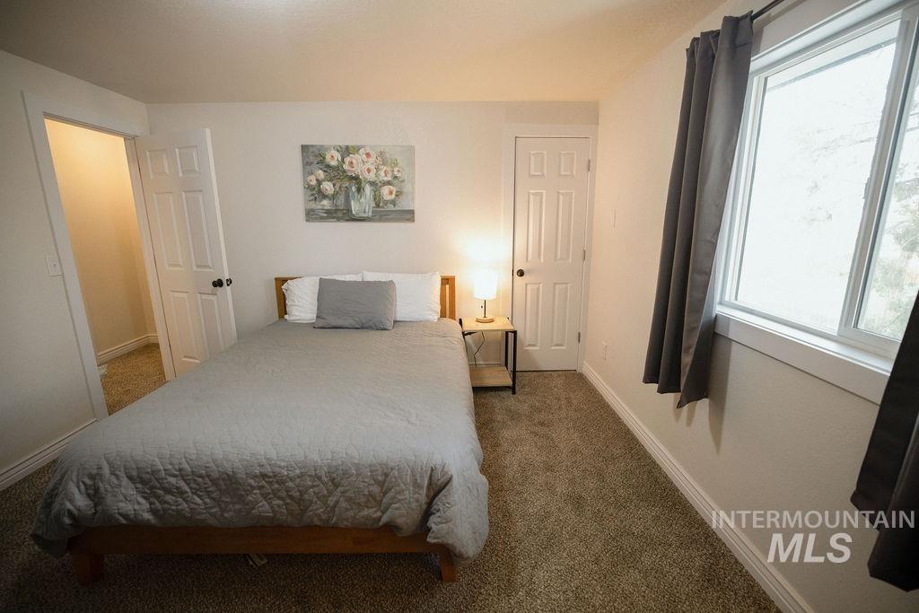 1223 S Maple St Property Photo 4