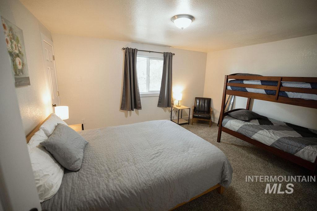 1223 S Maple St Property Photo 5