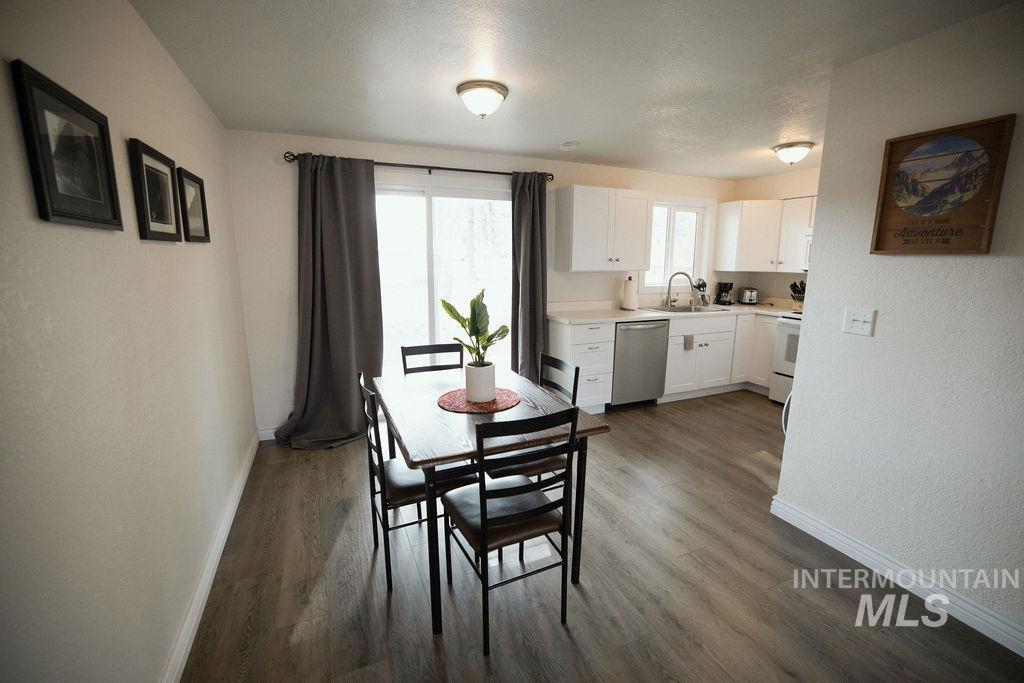 1223 S Maple St Property Photo 7
