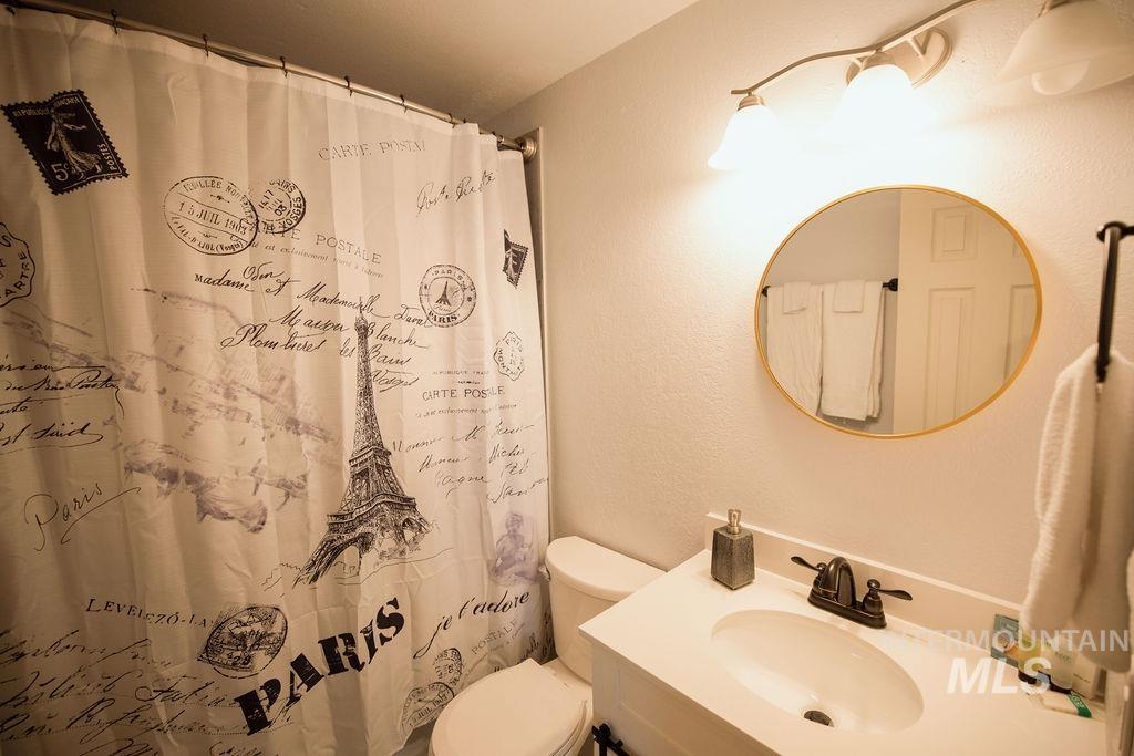 1223 S Maple St Property Photo 9