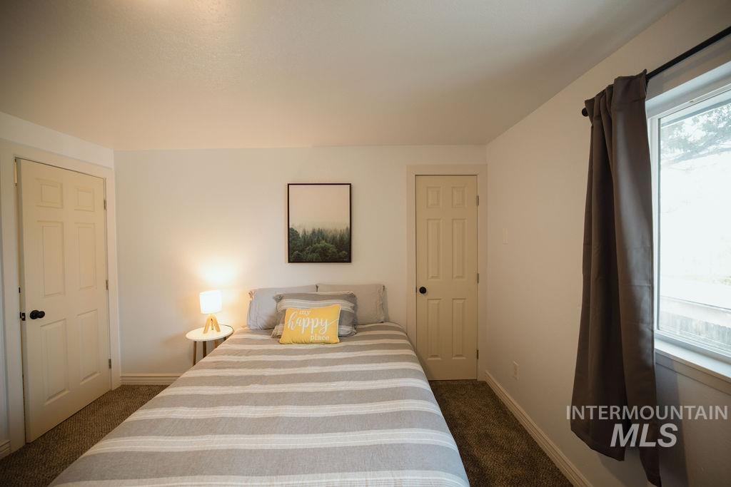 1223 S Maple St Property Photo 11