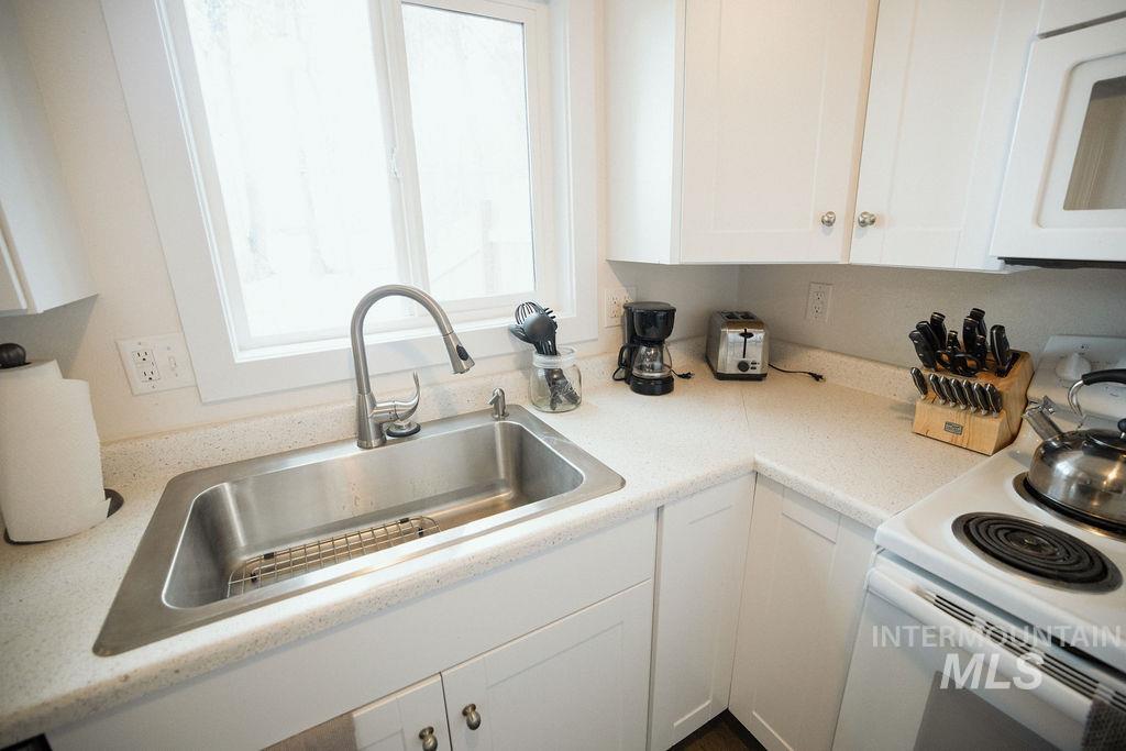 1223 S Maple St Property Photo 18