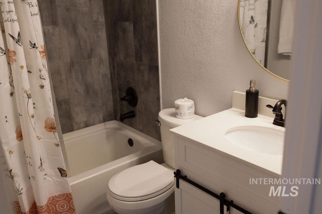 1223 S Maple St Property Photo 23
