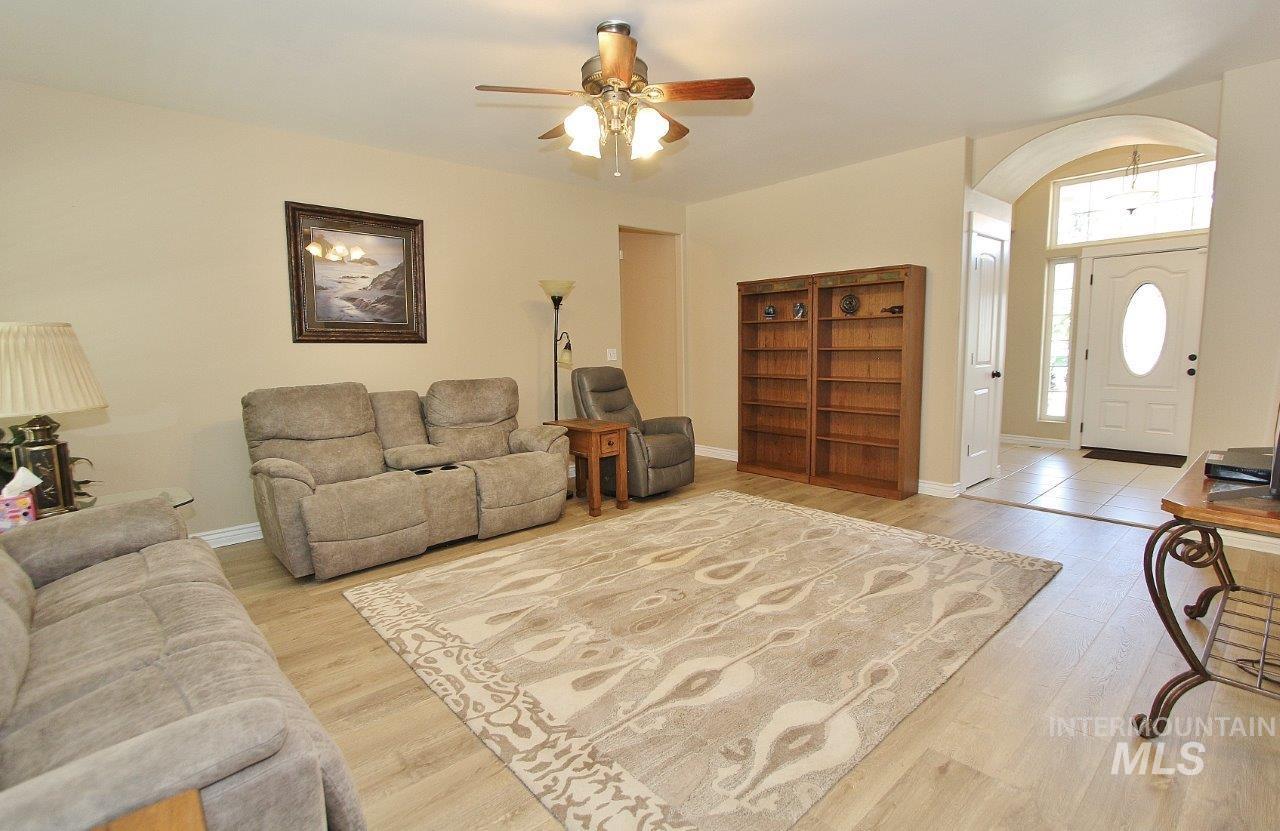 1729 Hickory Ave Property Photo 6