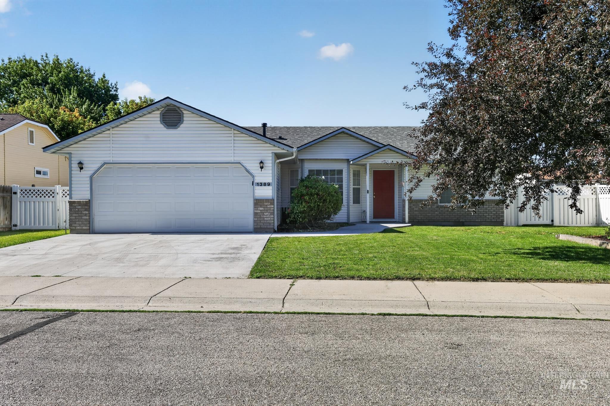 1389 E Tourmaline St Property Photo 2