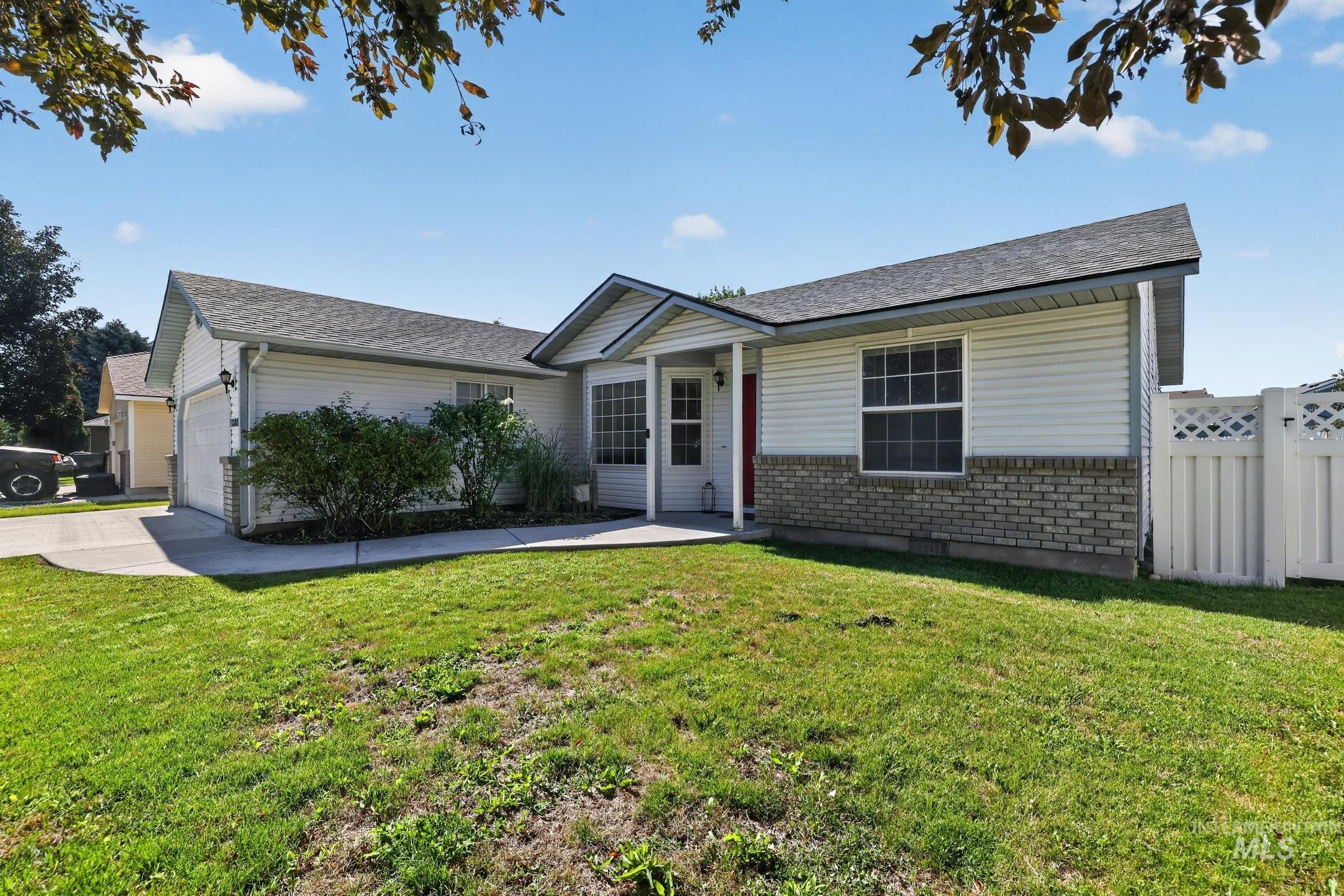 1389 E Tourmaline St Property Photo 3