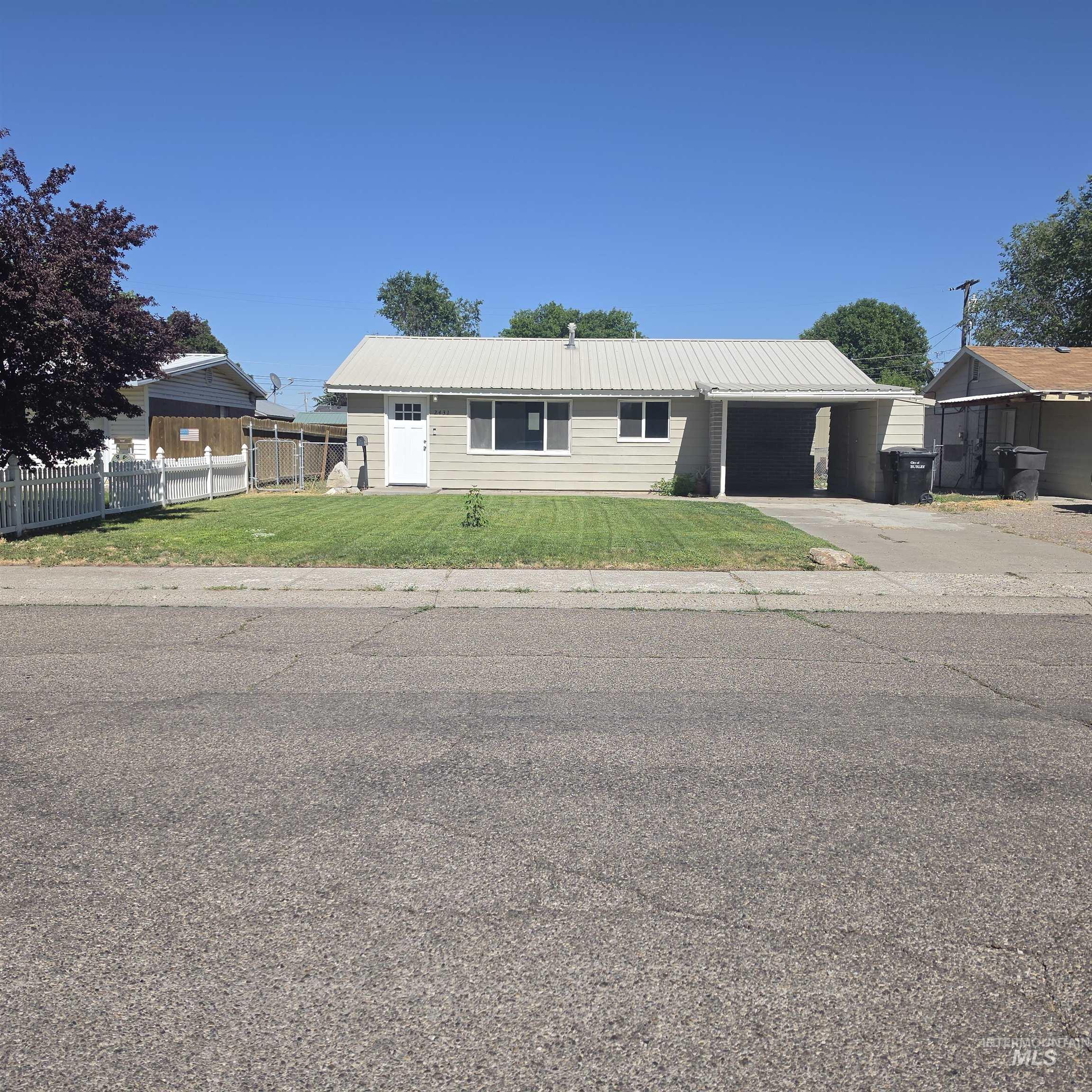 2431 Miller Avenue Property Photo 1