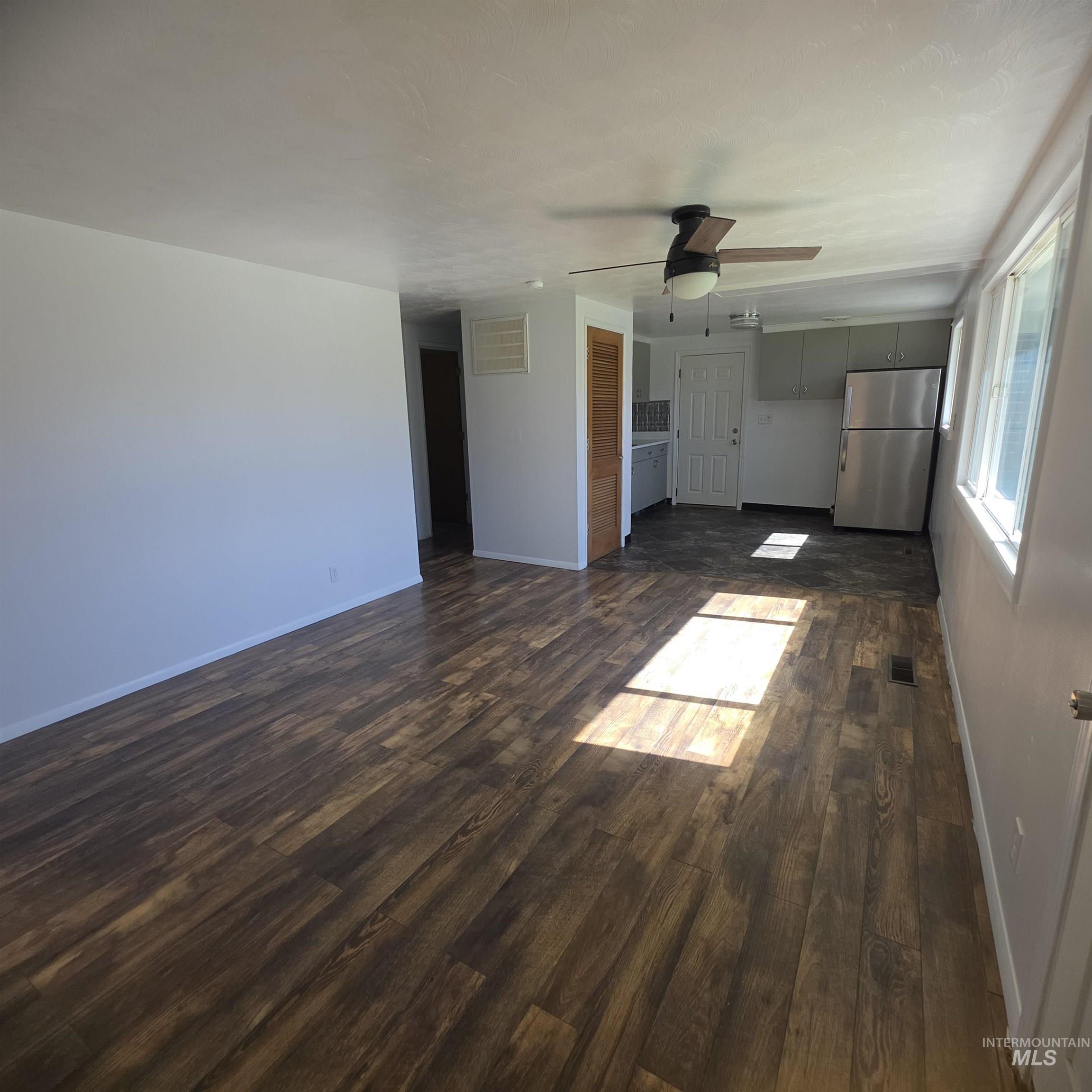 2431 Miller Avenue Property Photo 2