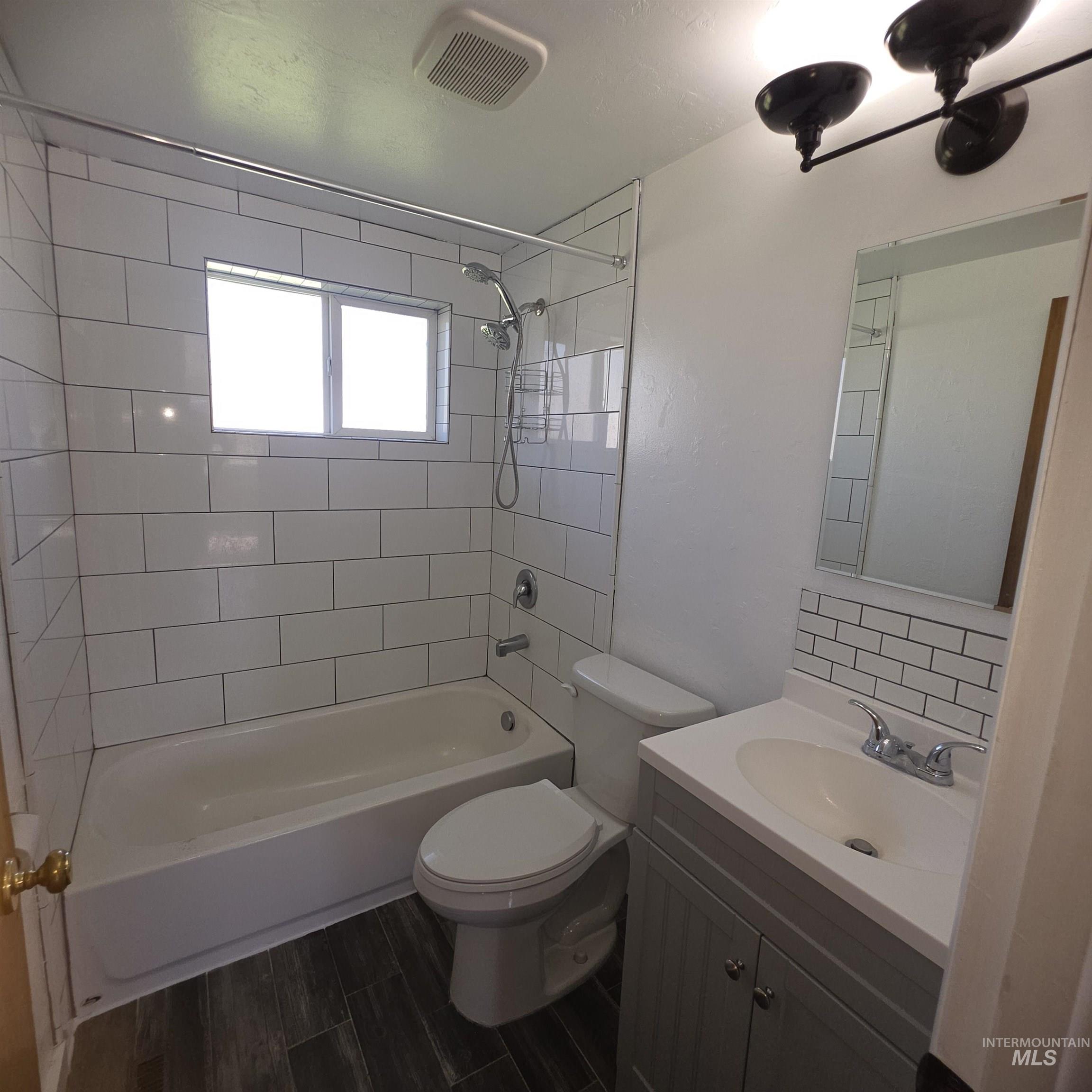 2431 Miller Avenue Property Photo 5
