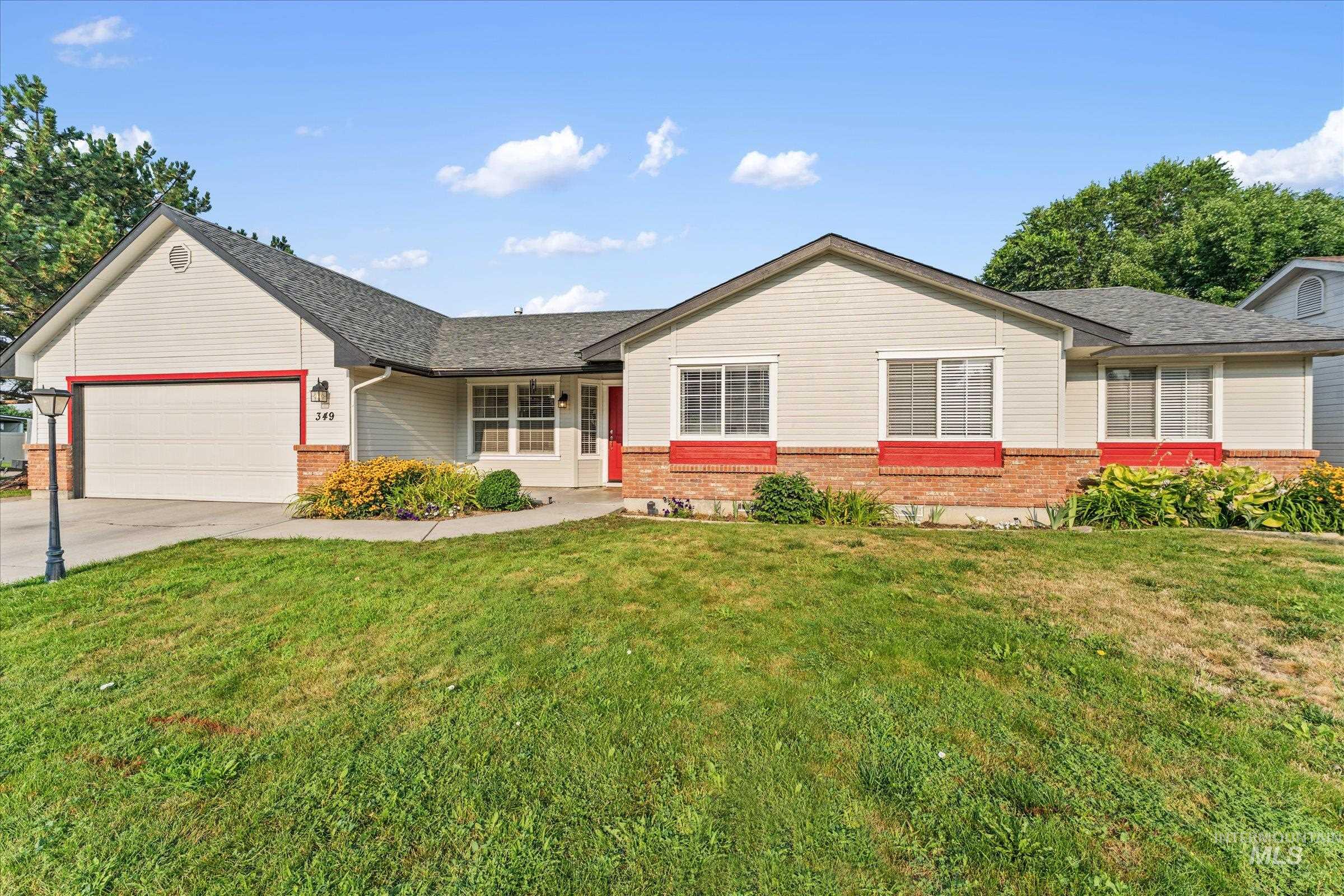 349 S Lodestone Ave Property Photo 1