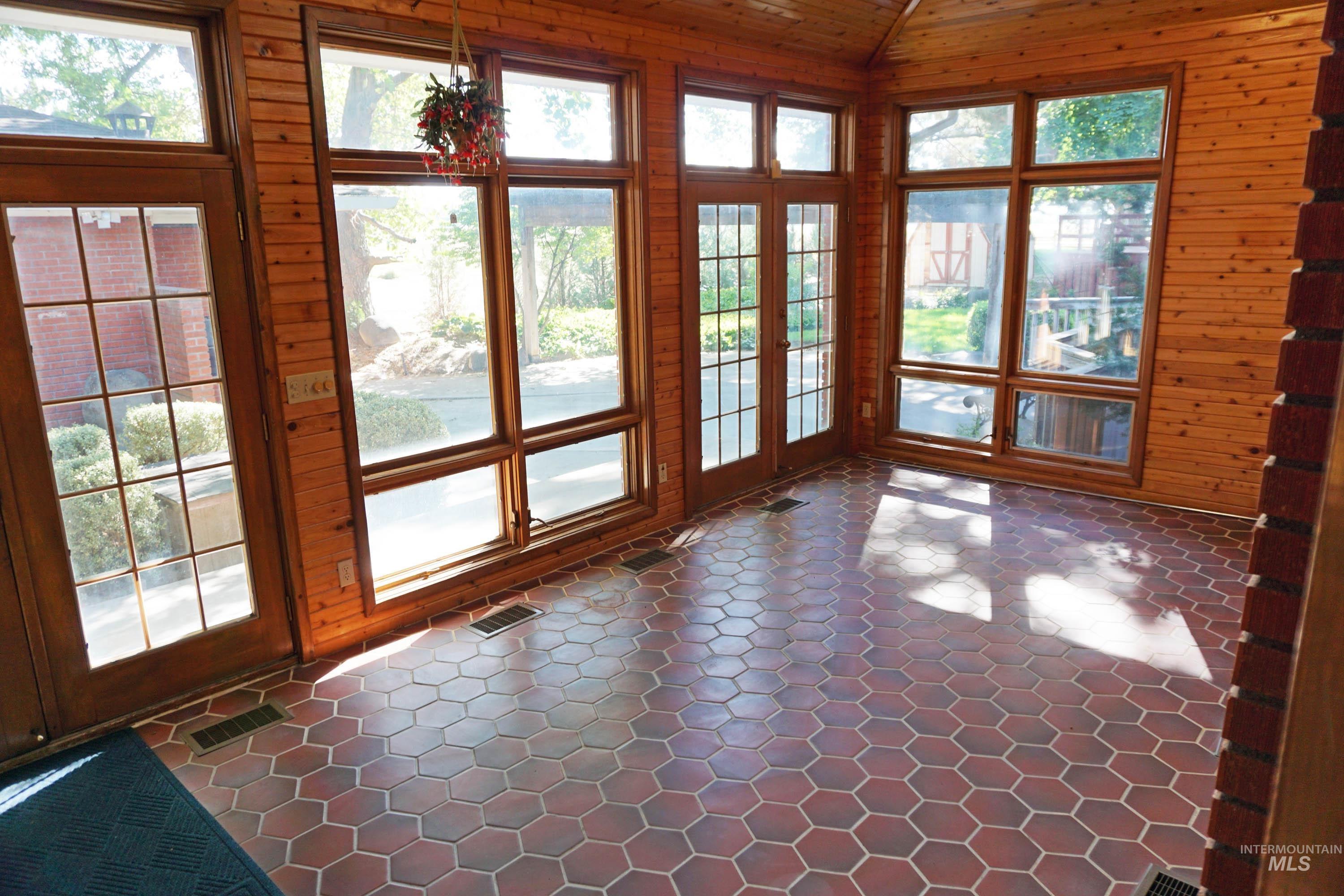 22347 Upper Pleasant Ridge Road Property Photo 11