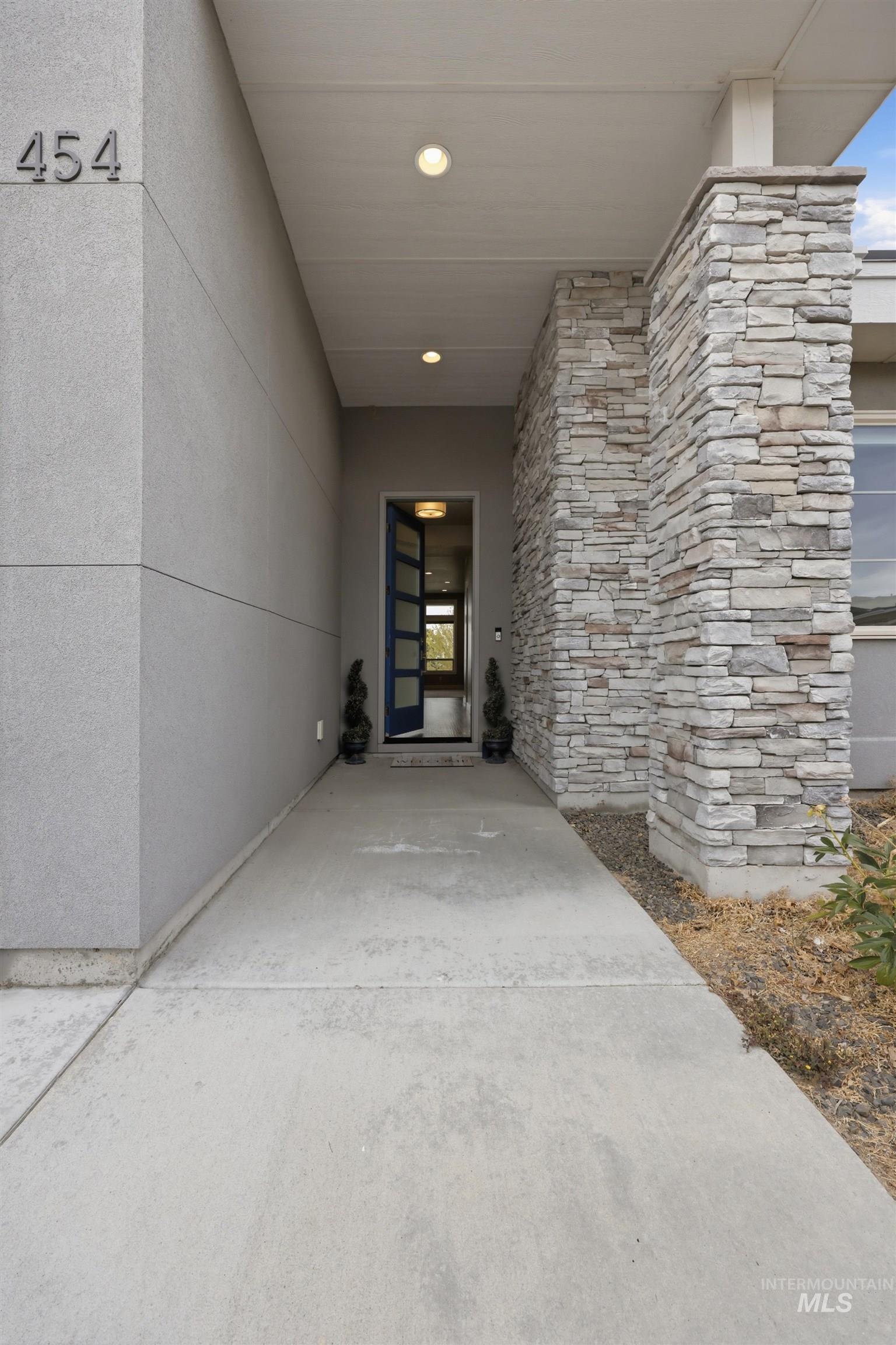 454 W Buroak Drive Property Photo 4