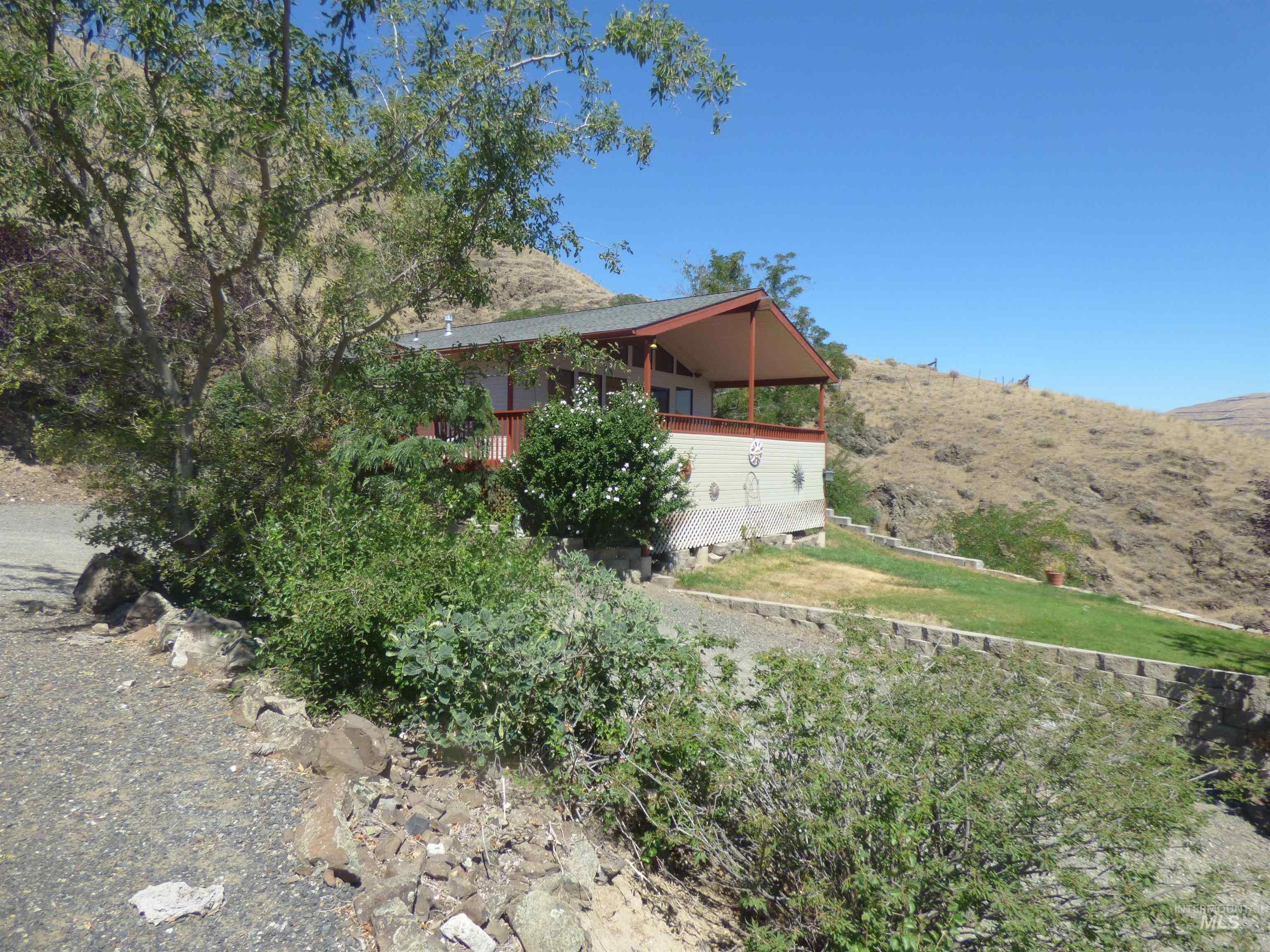 1311 Westlake Drive Property Photo 3
