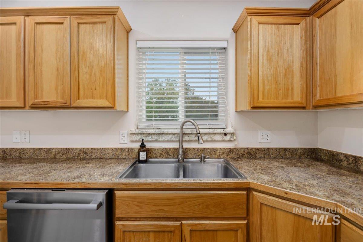 1305 Lauren Lane Property Photo 13