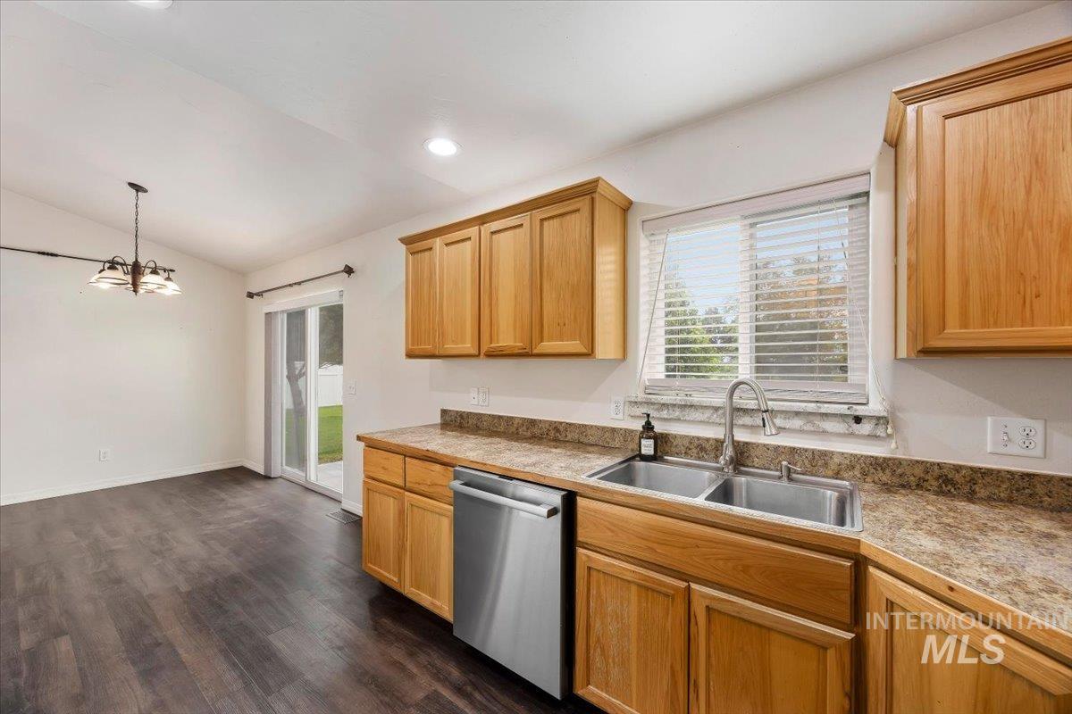 1305 Lauren Lane Property Photo 14