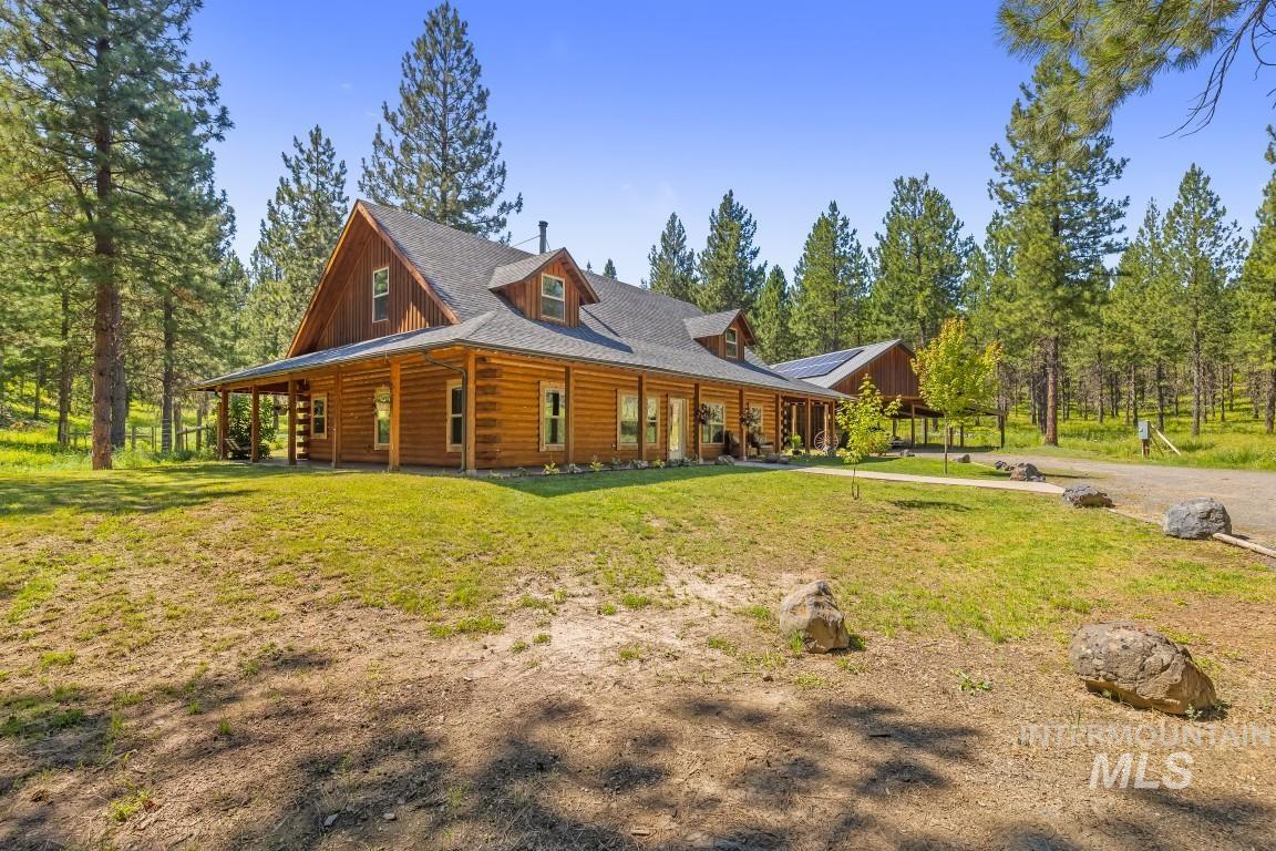 1076 Swenson Ln Property Photo 2