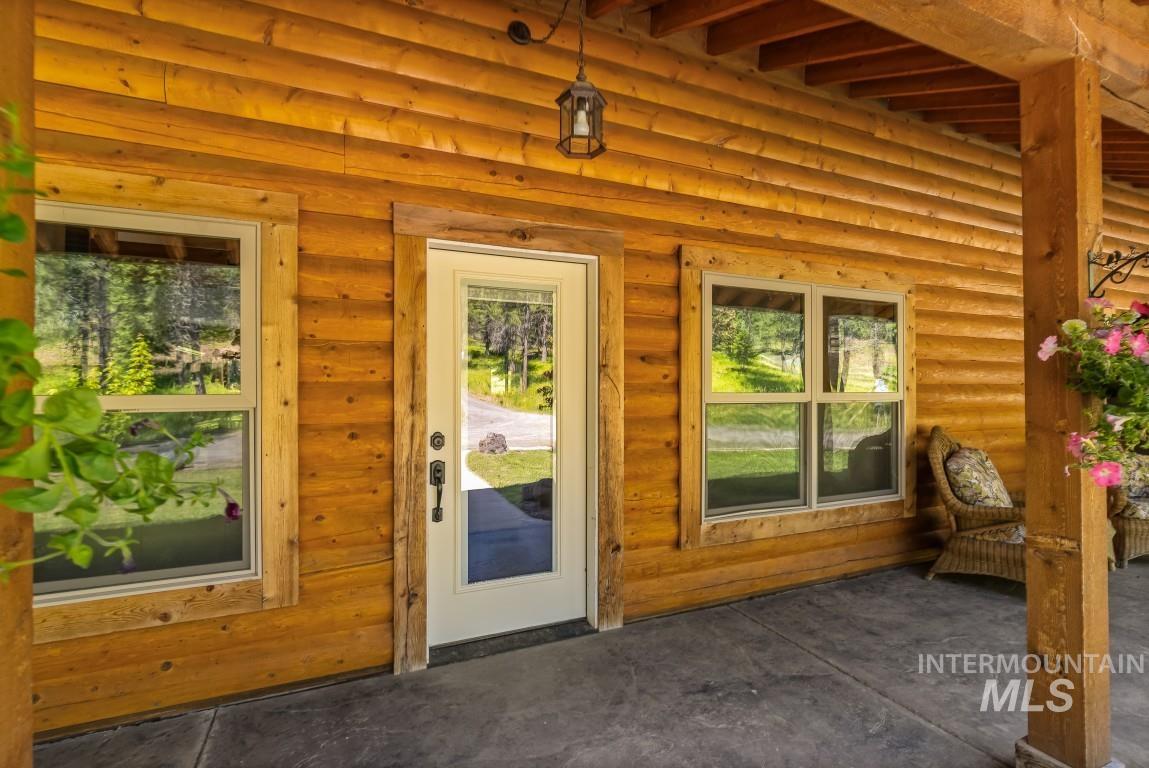 1076 Swenson Ln Property Photo 9