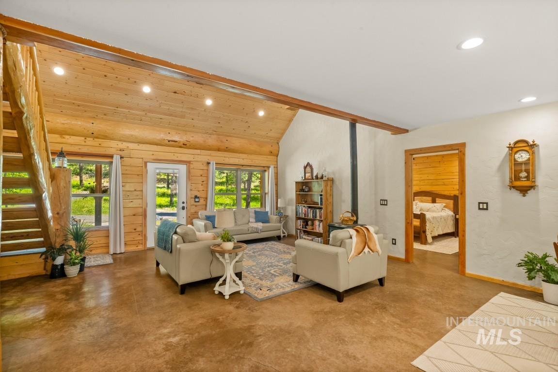 1076 Swenson Ln Property Photo 14