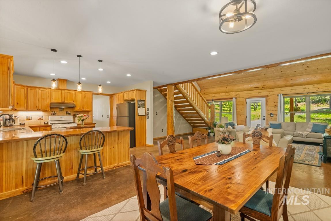 1076 Swenson Ln Property Photo 17